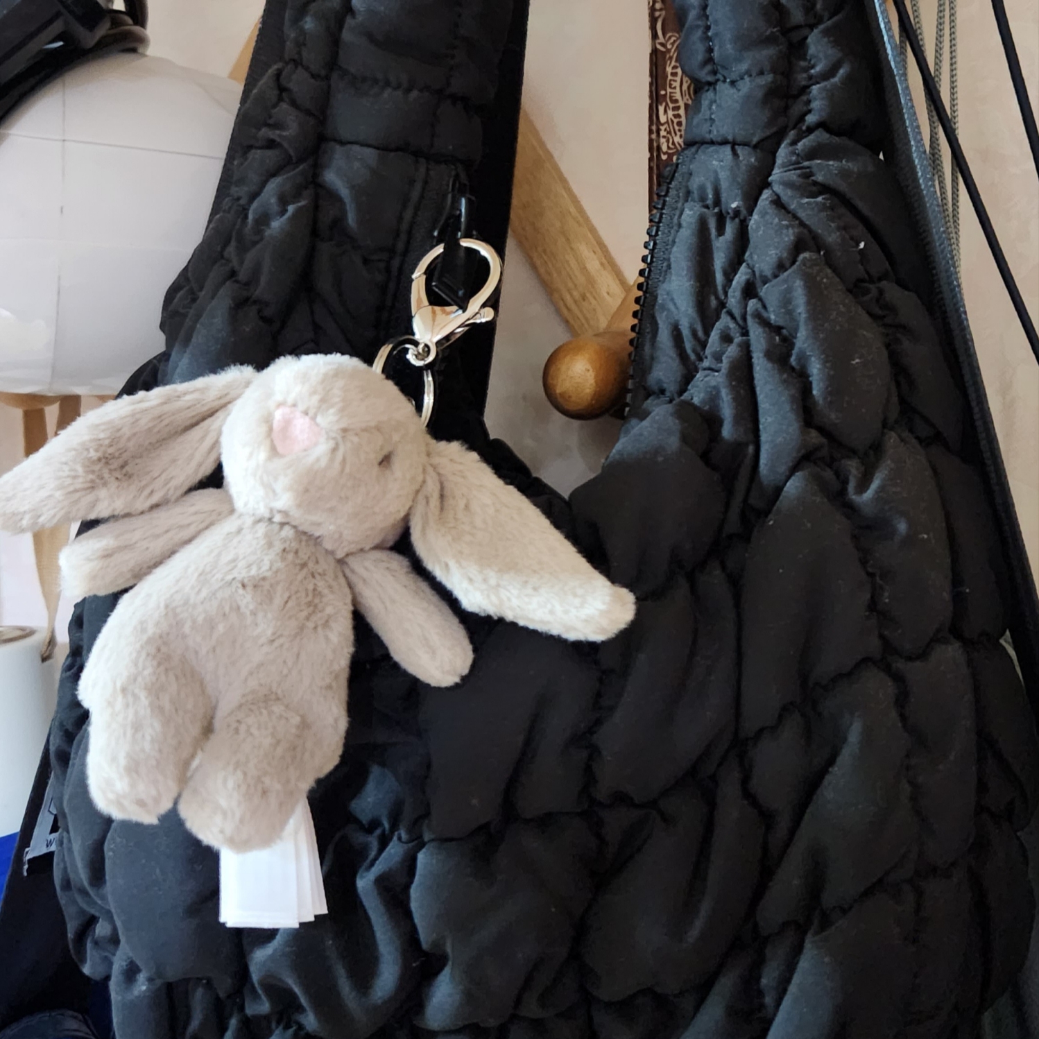 Jellycat Bashful Bunny Bag Charm Beige 착용 스타일