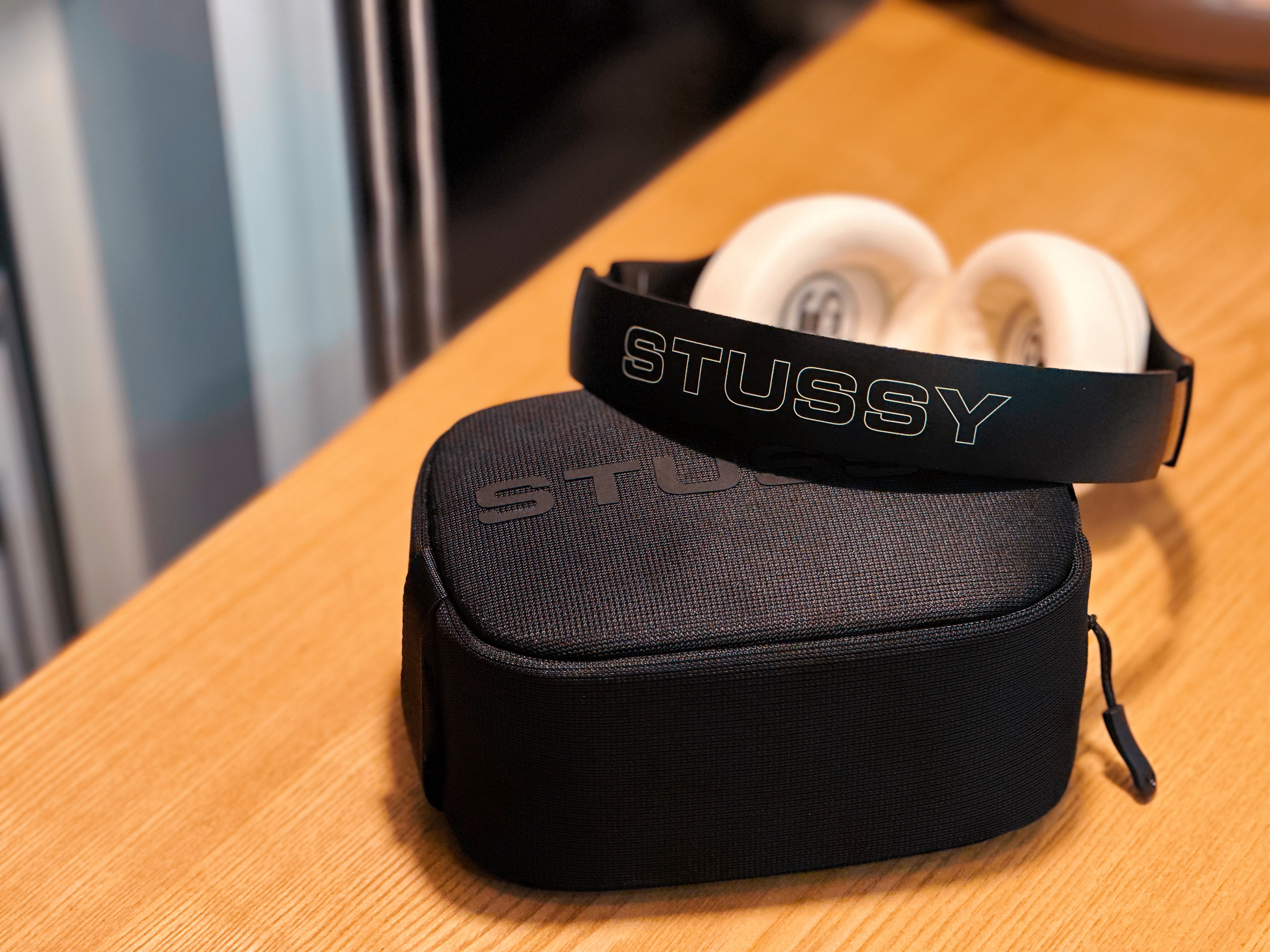 Stussy x Beats Studio Pro Wireless Headphone Black (Korean Ver.) 착용 스타일