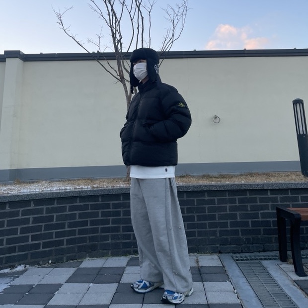 Supreme Shearling Trooper Black - 23FW, Stone Island 40623 Garment Dyed Crinkle Reps Recycled Nylon Down Jacket Black - 23FW 착용 스타일 - 1