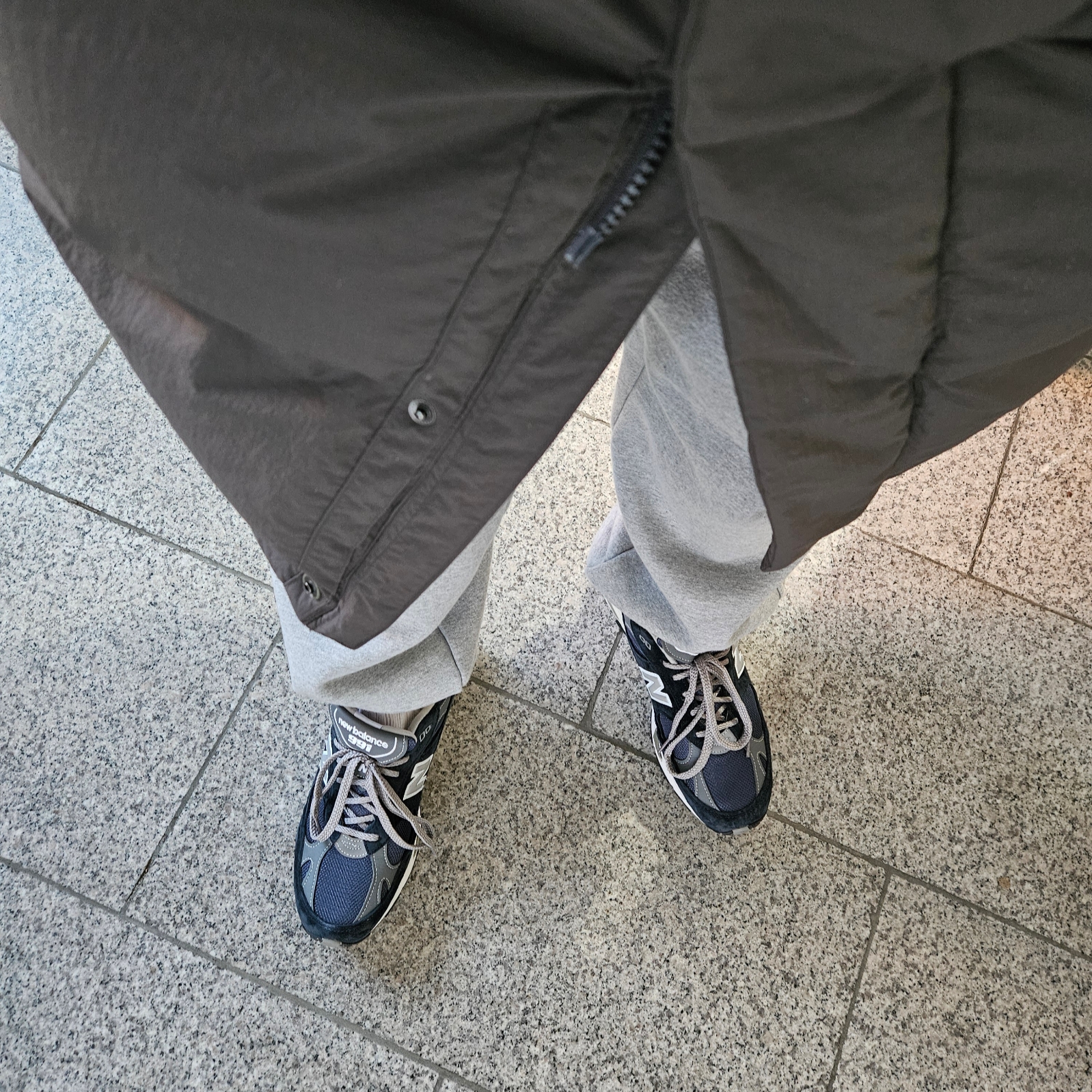 New Balance 991 Made in UK Navy, Nike x Stussy NRG Fleece Pants Dark Grey Heather (DO9340-063) 착용 스타일