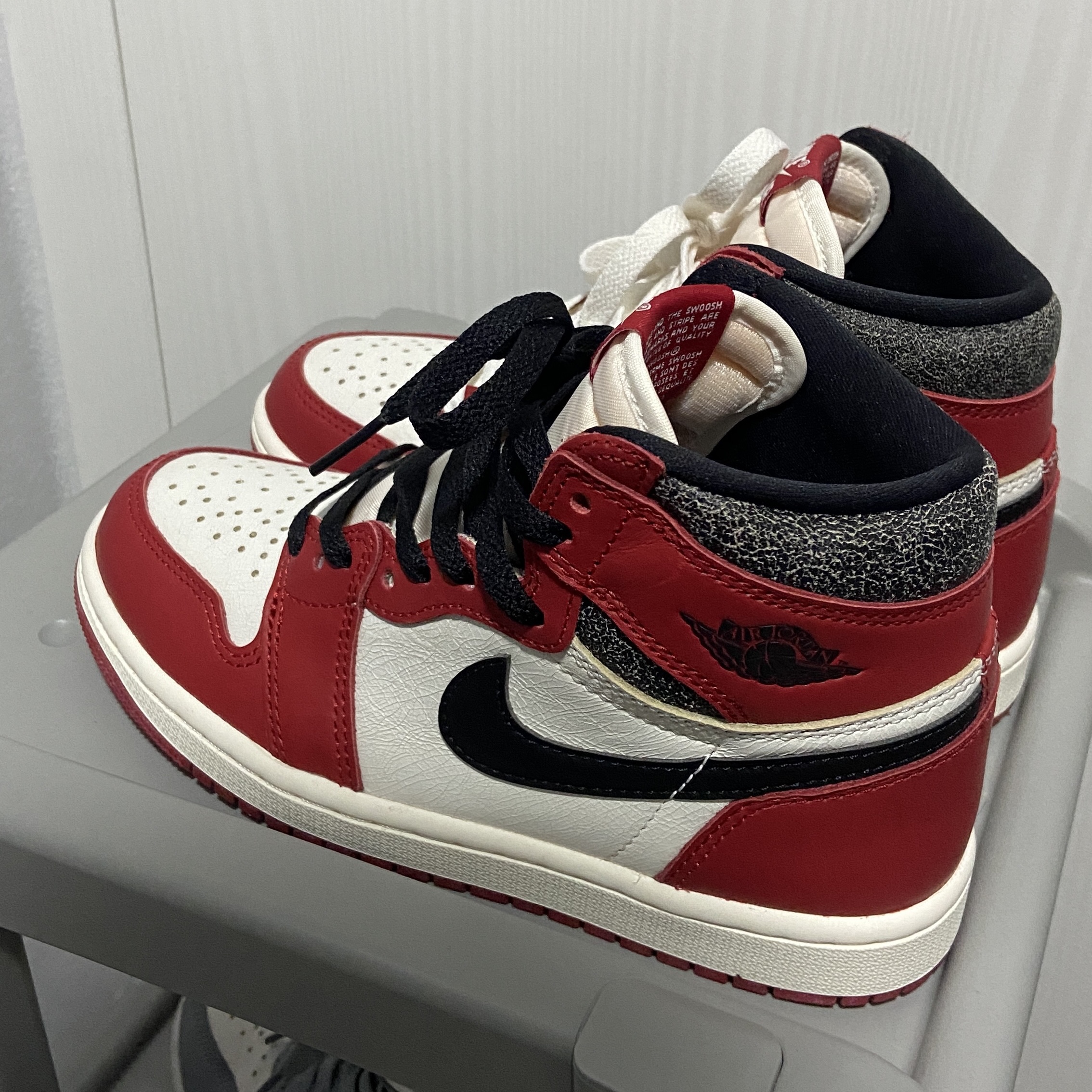 Jordan 1 Retro High OG Chicago 2022, (W) Jordan 1 Mid Sail Stealth 착용 스타일