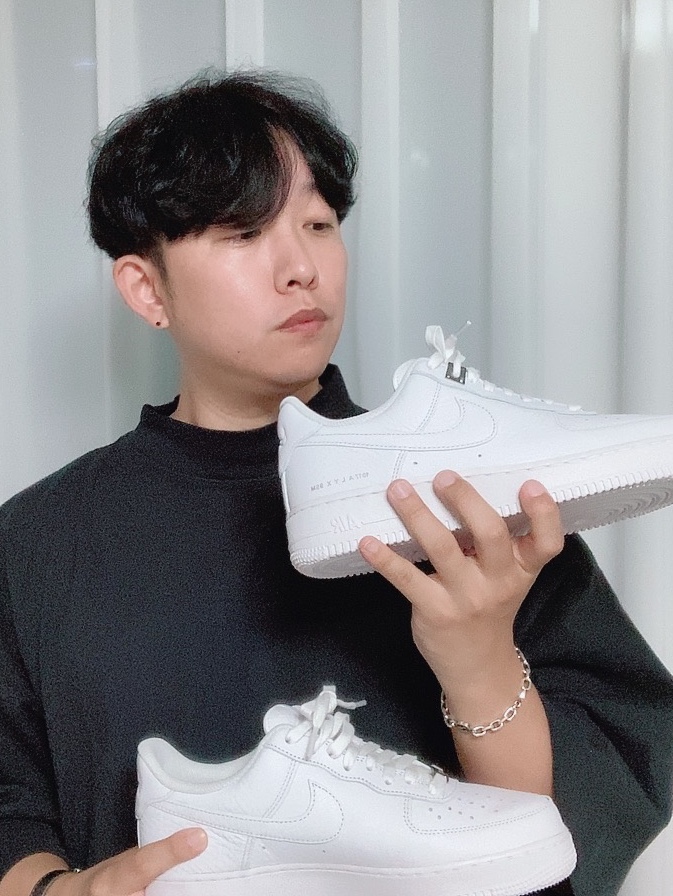 Nike x 1017 Alyx 9SM Air Force 1 Low SP White, Yeezy Gap Engineered By Balenciaga Dove 3/4 Sleeve T-Shirt Black 착용 스타일