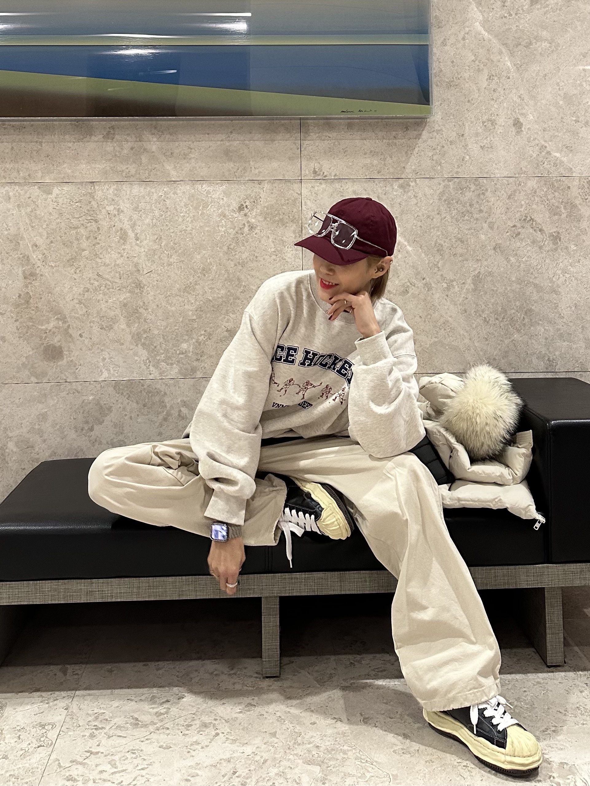 Supreme Puffer Neck Pouch Black - 22FW, Maison Mihara Yasuhiro Blakey VL OG Sole Leather Low-top Sneakers Black 착용 스타일 - 3