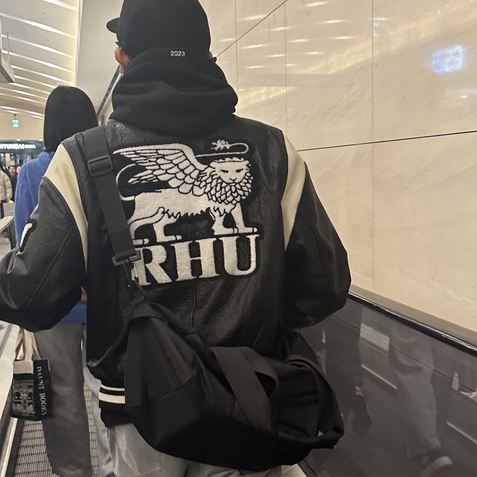 Supreme Box Logo Hooded Sweatshirt Black - 23FW, Zara x Rhuigi Leather Bomber Jacket Black 착용 스타일