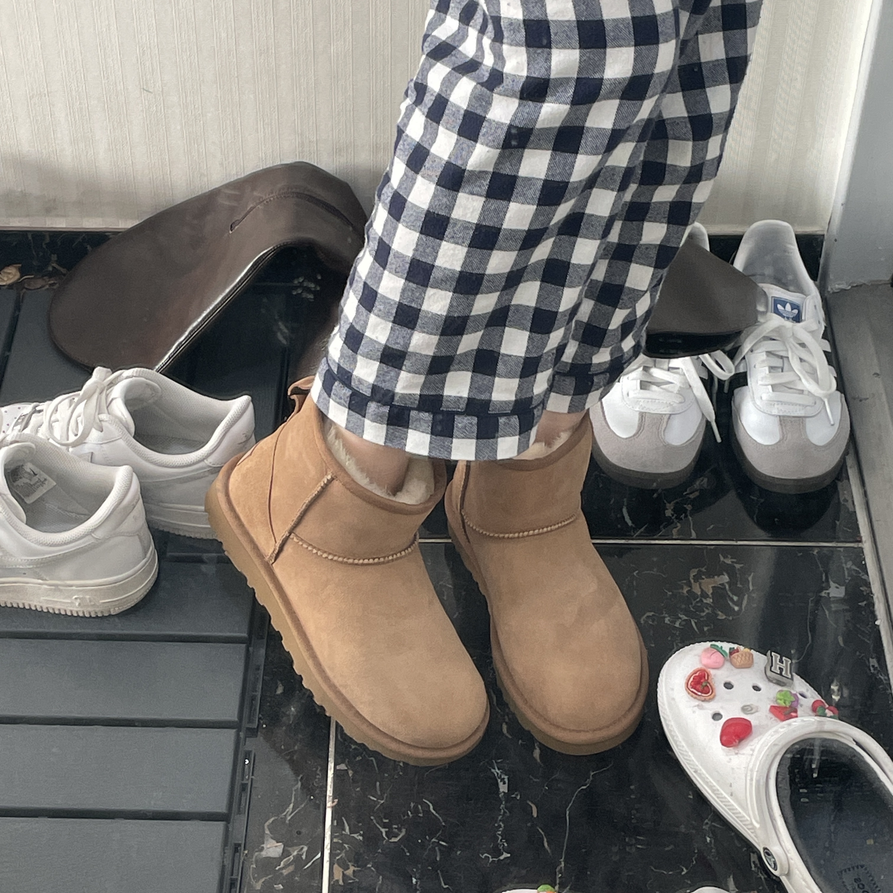 (W) UGG Classic Mini II Boots Chestnut 착용 스타일 - 1