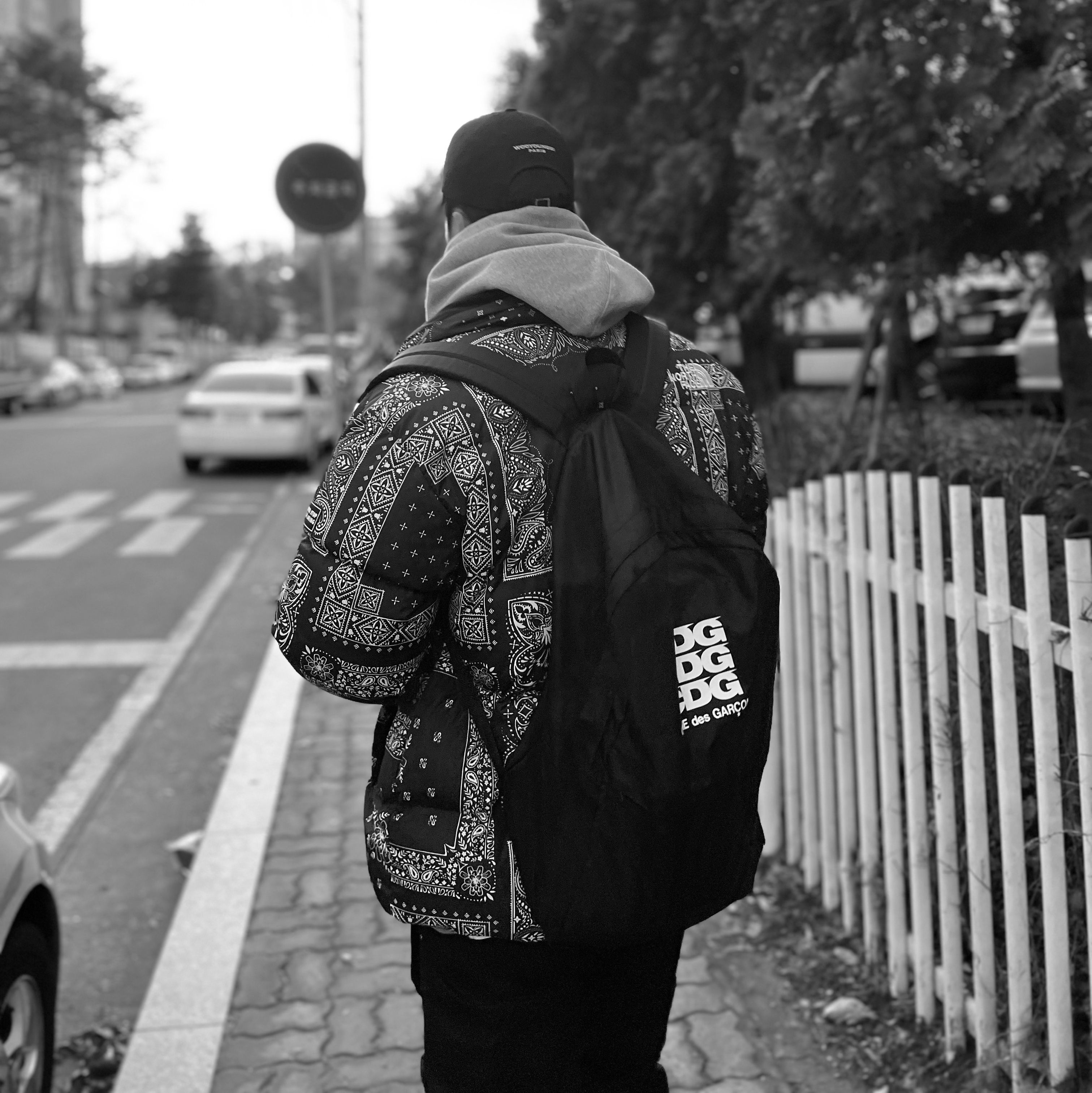 CDG Backpack Black, Wooyoungmi Logo Ball Cap Black 착용 스타일 - 1