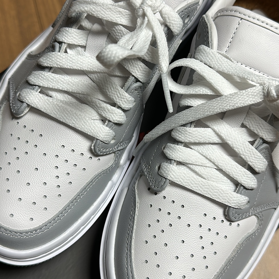 (W) Jordan 1 Elevate Low White and Wolf Grey 착용 스타일