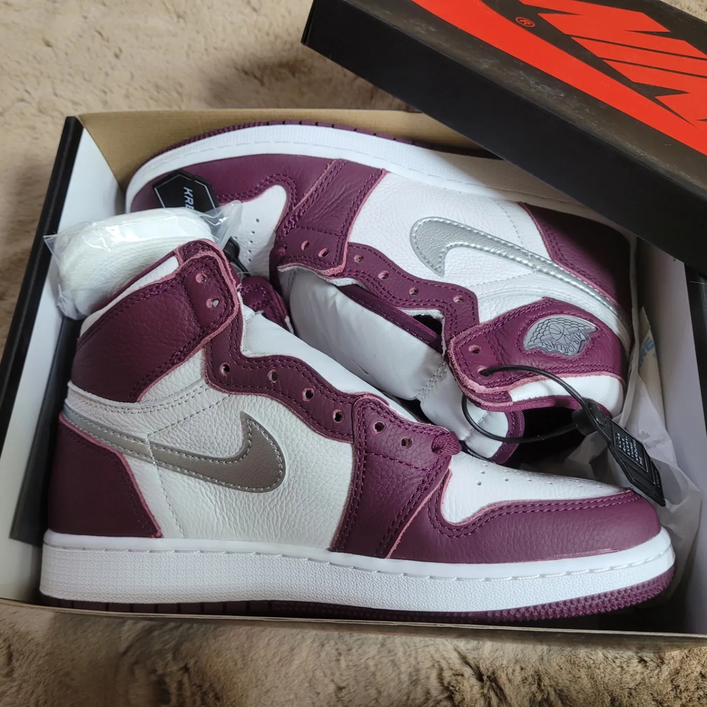 (GS) Jordan 1 Retro High OG Bordeaux, Jordan 1 Retro High OG Bordeaux 착용 스타일