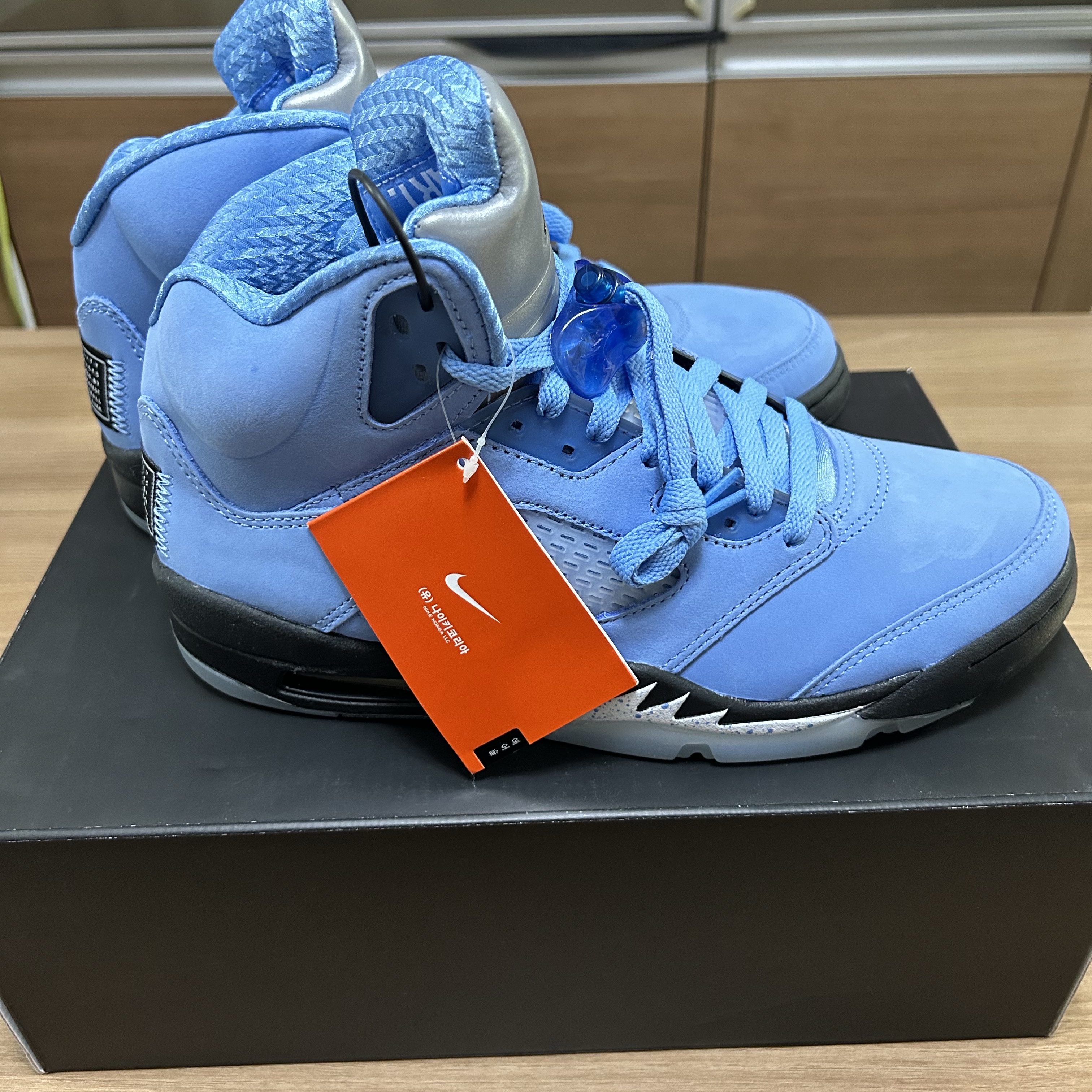 Jordan 5 Retro University Blue 착용 스타일
