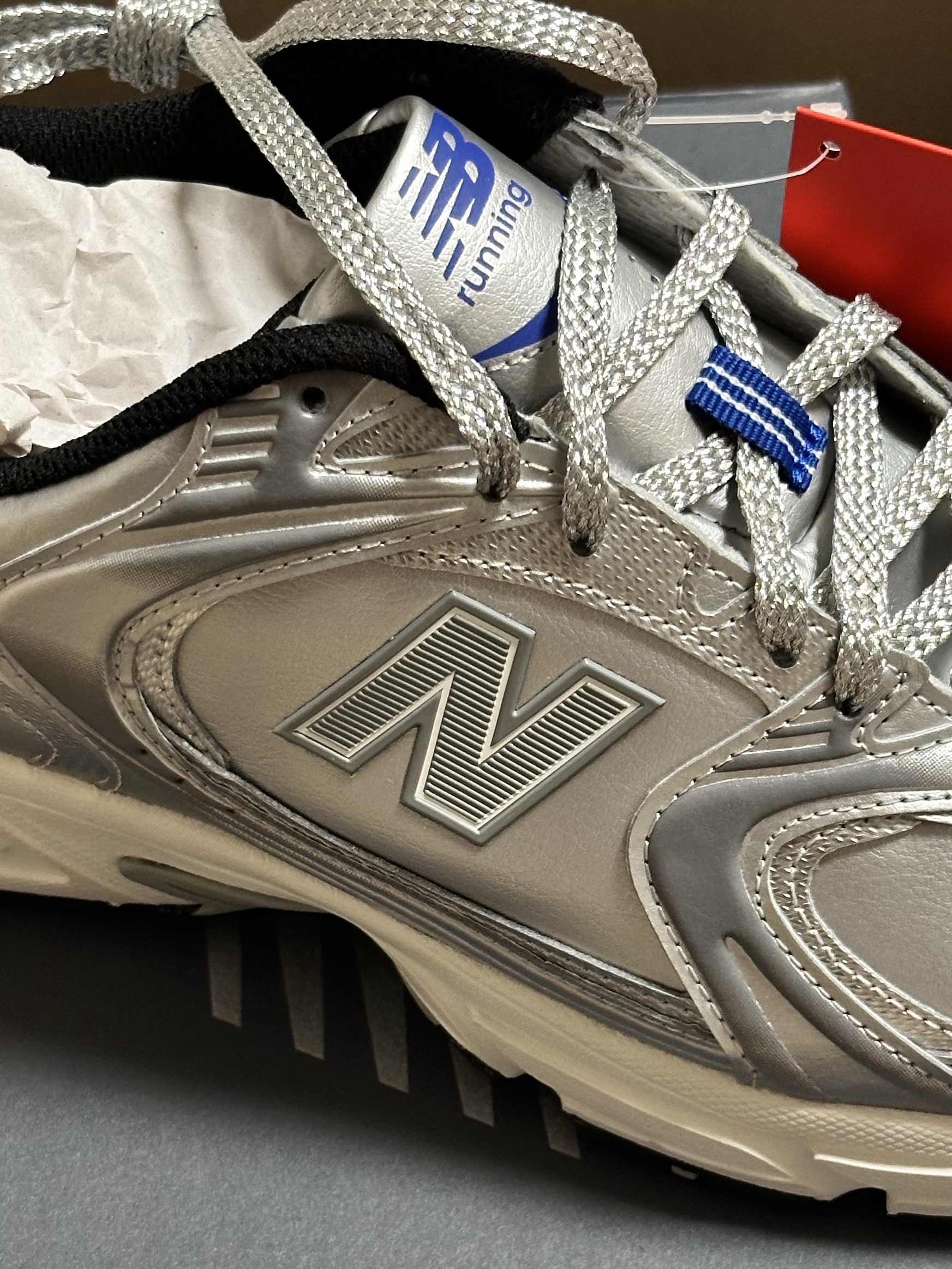 New Balance x Yeseyesee 530 Silver Royal Blue 착용 스타일 - 3