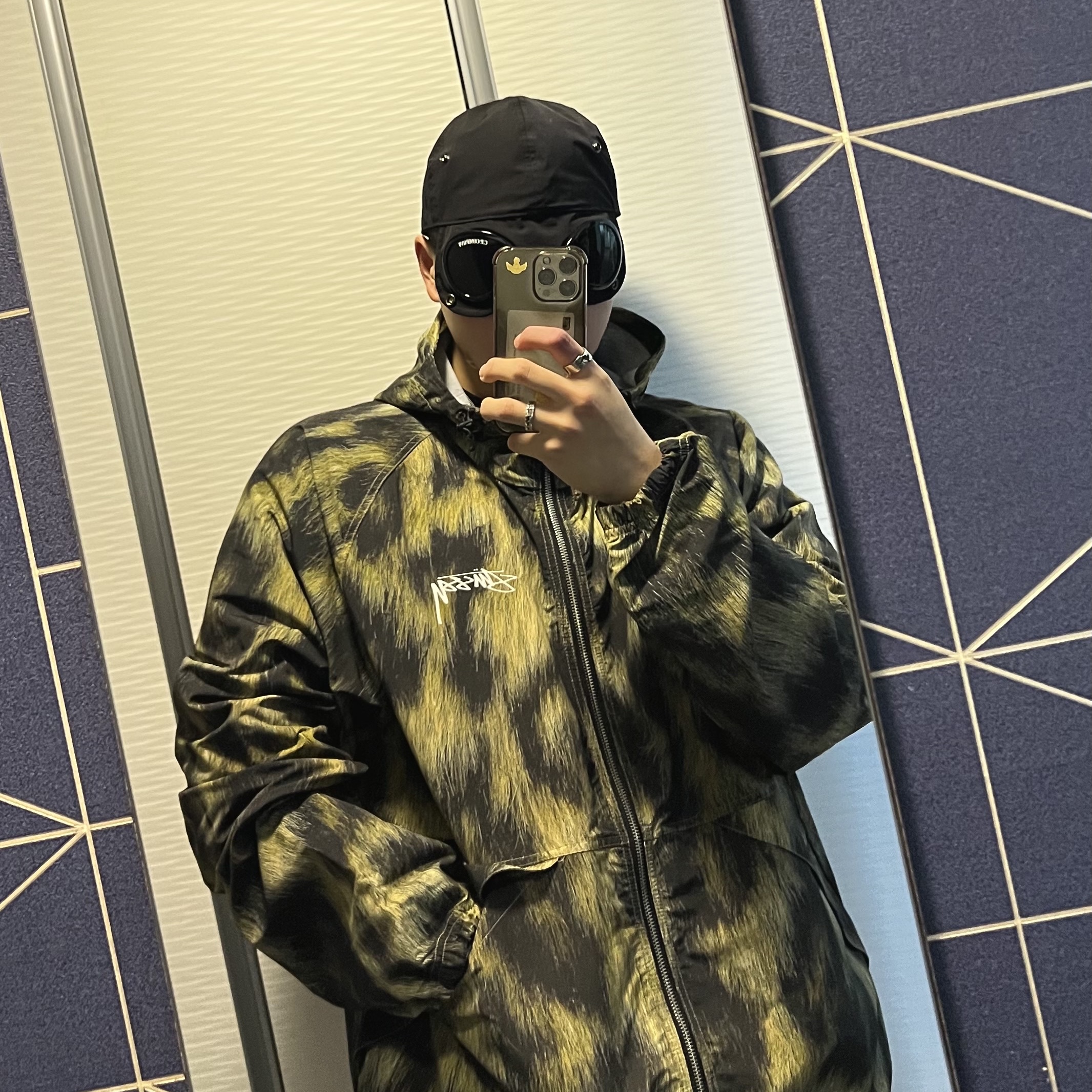 Stussy Fur Print Beach Shell Jacket Brown, Vans Vault x Wacko Maria OG Authentic LX Leopard Grey 착용 스타일 - 2