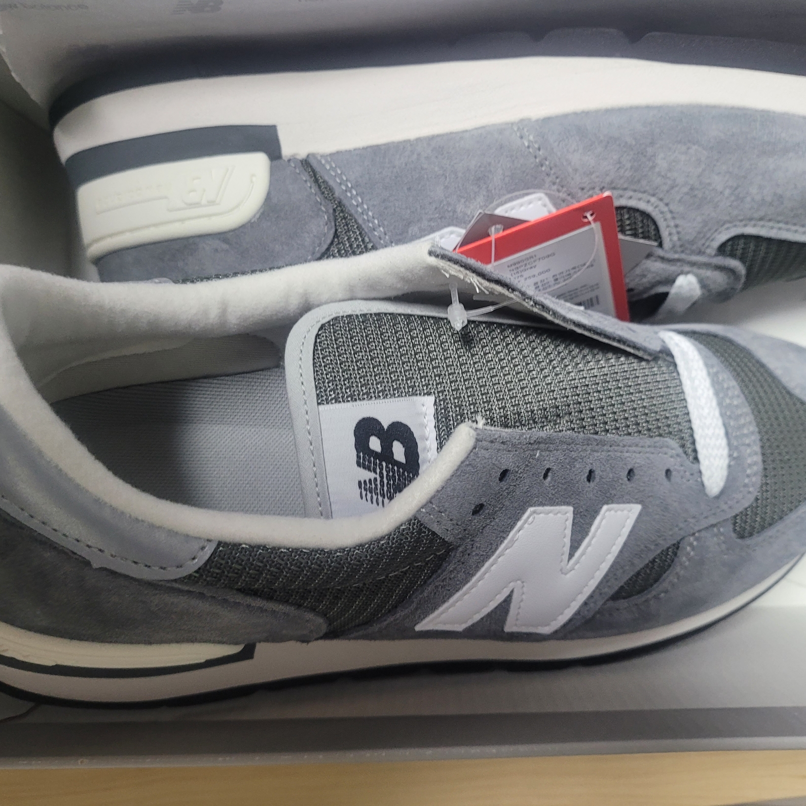 New Balance 990v1 Made in USA Grey White 착용 스타일