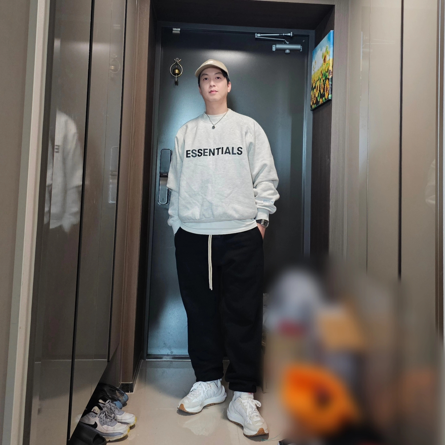 Essentials 3D Silicon Applique Crewneck Oatmeal/Oatmeal Heather/Light Heather Oatmeal 2020, Essentials Sweatpants Jet Black - 23FW 착용 스타일 - 3