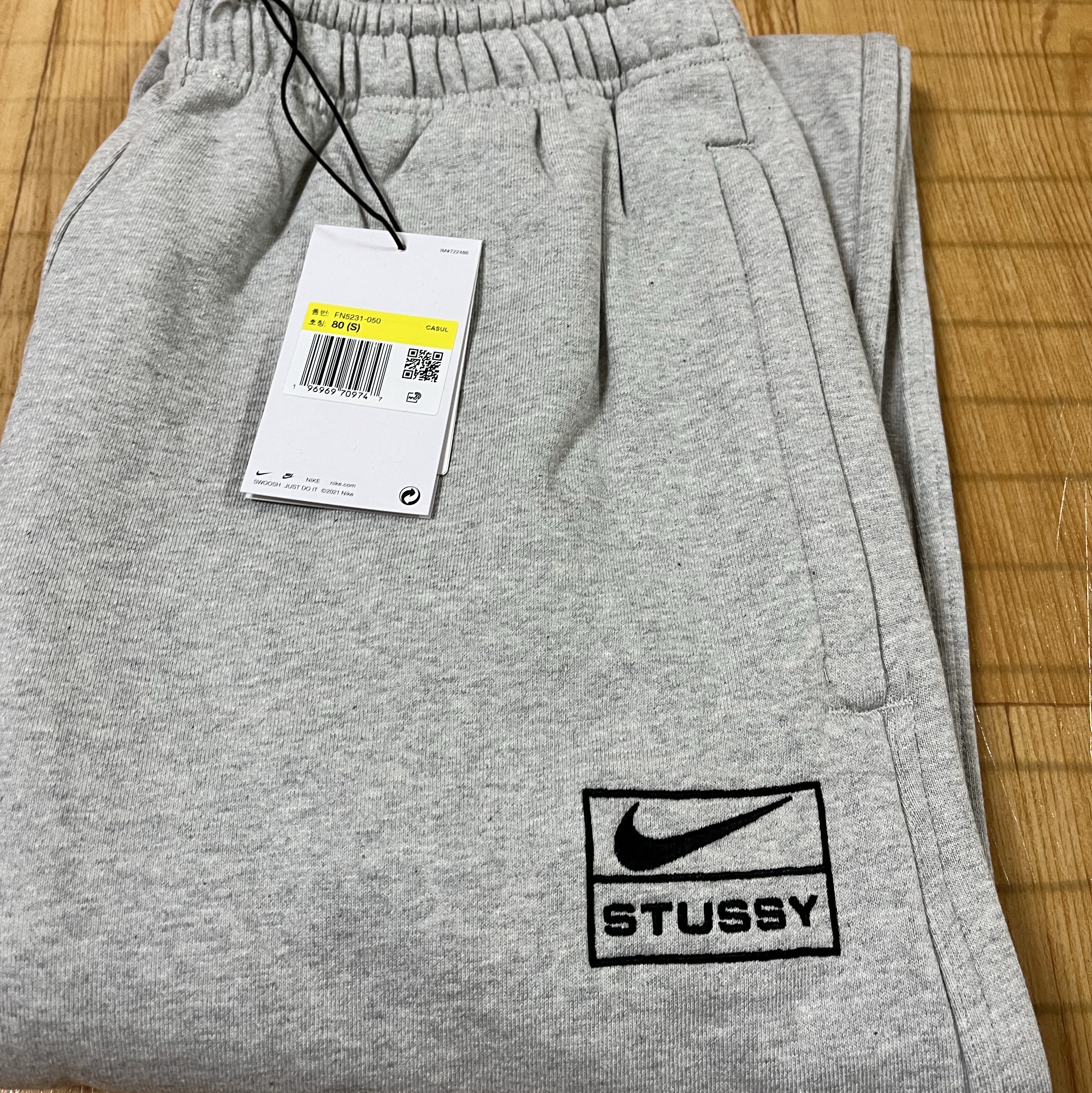 Nike x Stussy Fleece Pants Grey Heather (FN5231-050) 착용 스타일