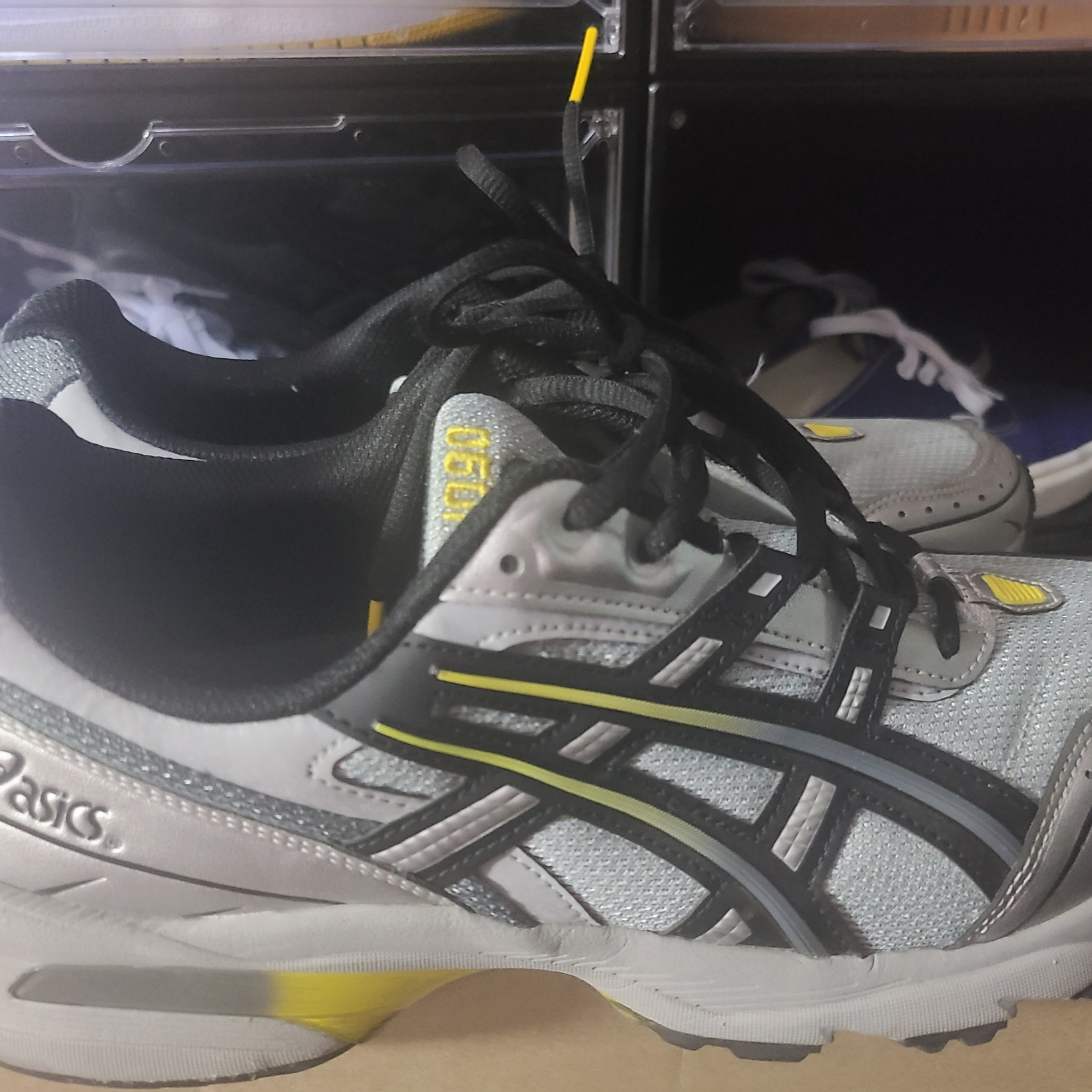 Asics Gel-1090 Mid Grey Black 착용 스타일