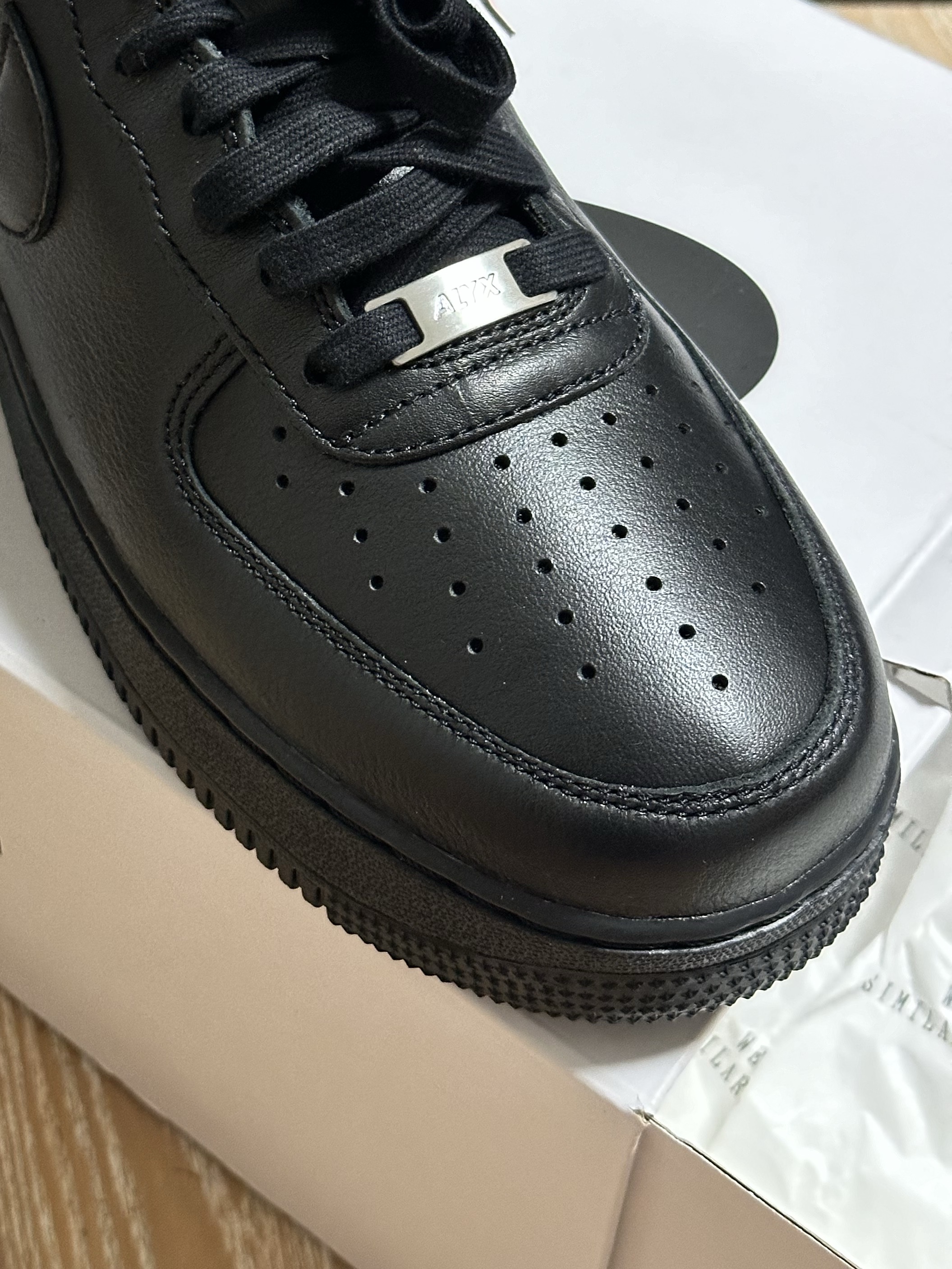 Nike x 1017 Alyx 9SM Air Force 1 Low SP Black 착용 스타일 - 5