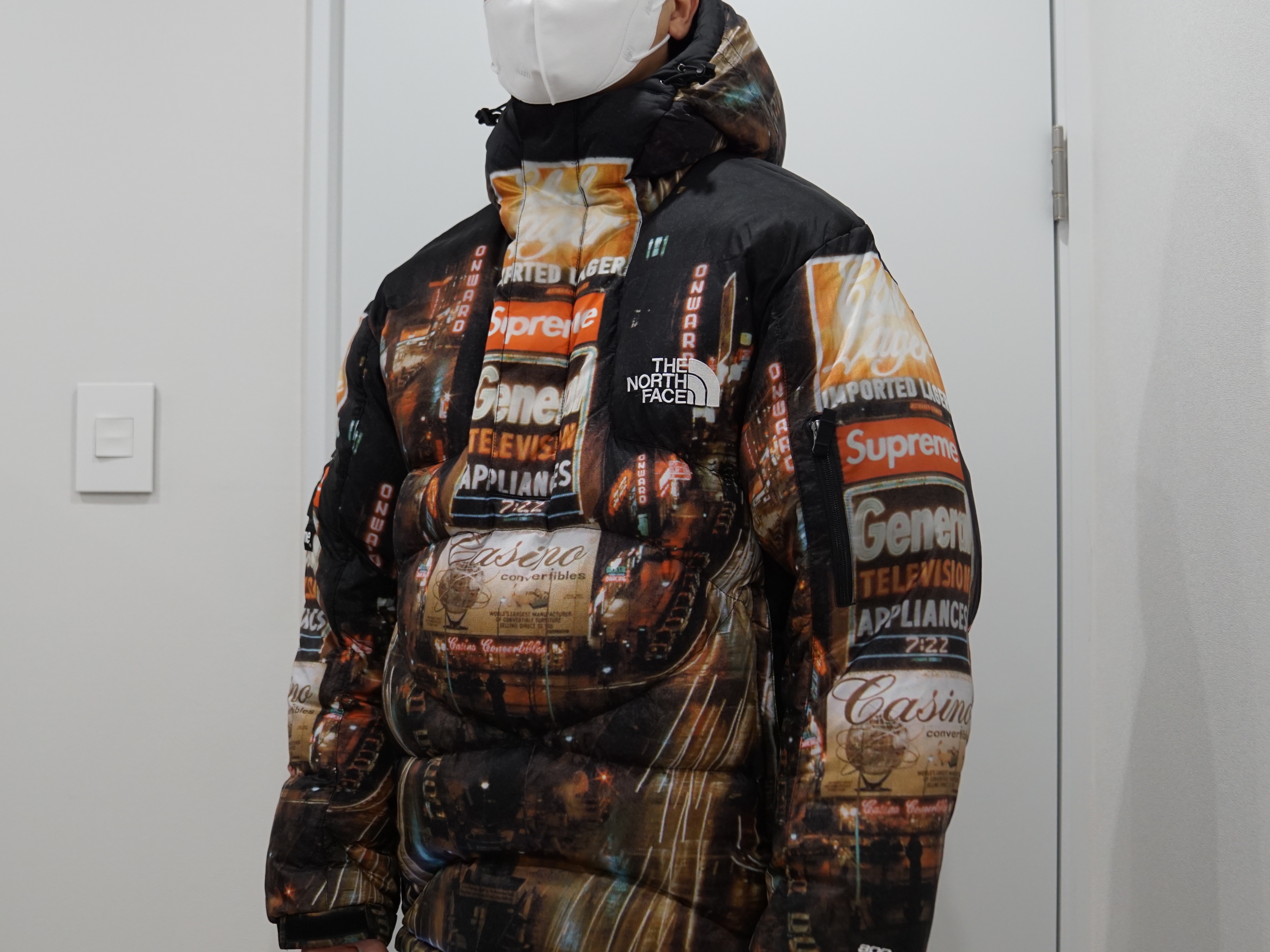 Supreme x The North Face 800-Fill Half Zip Hooded Pullover Times Square - 22FW 착용 스타일 - 2