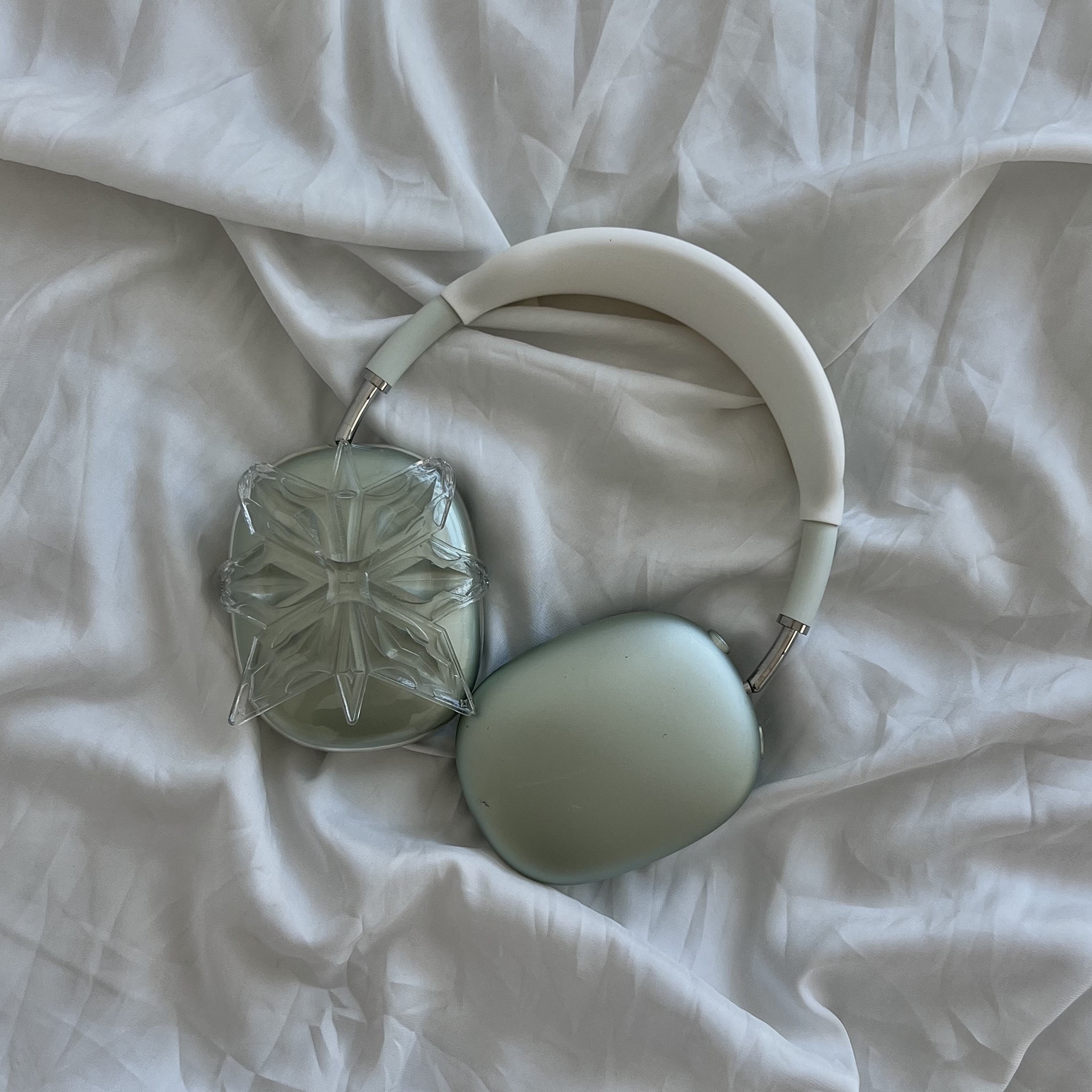 Test Artifact Era Max Winter 23 Clear, Apple AirPods Max Lightning Green (Korean Ver.) 착용 스타일 - 1