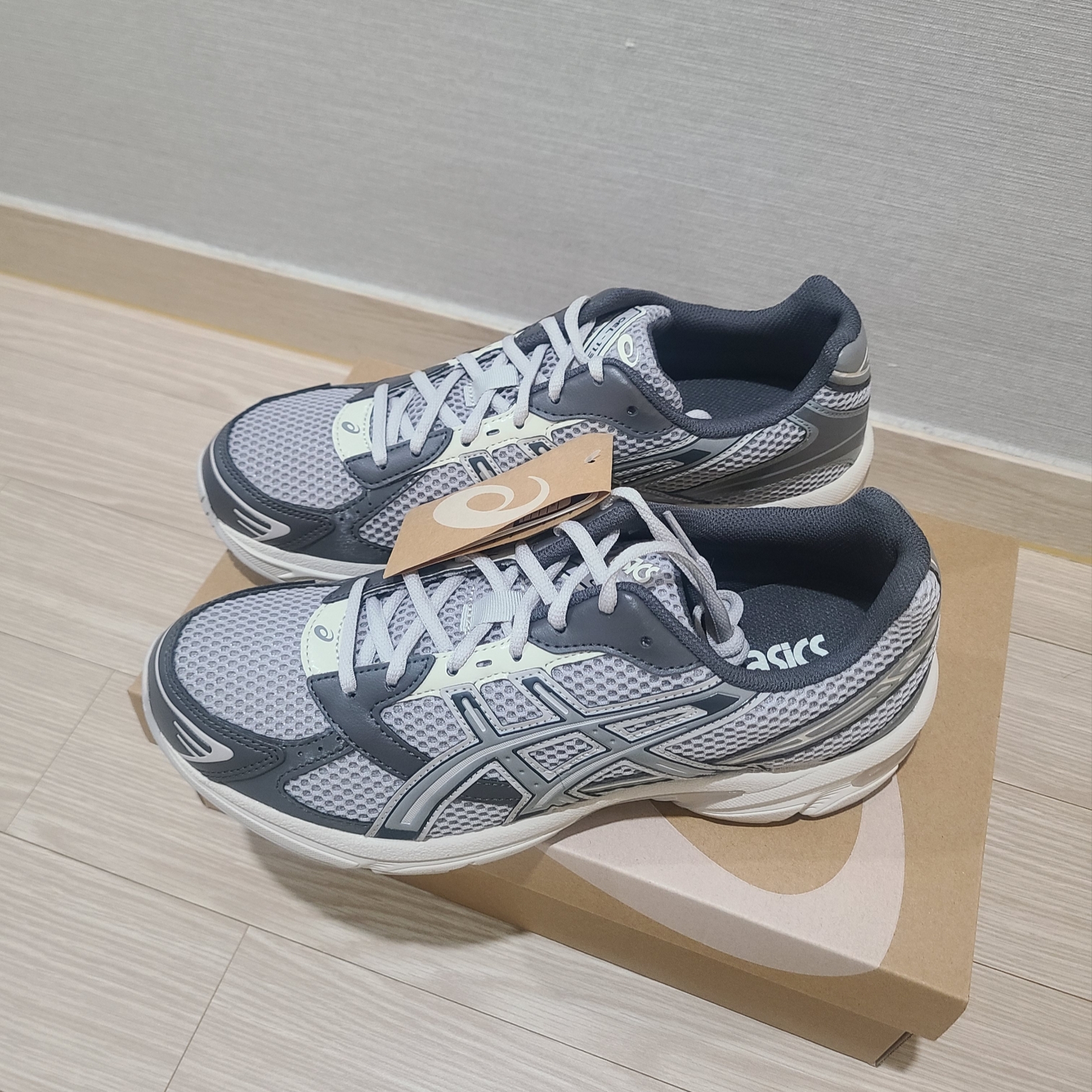 Asics Gel-1130 Oyster Grey Clay Grey 착용 스타일