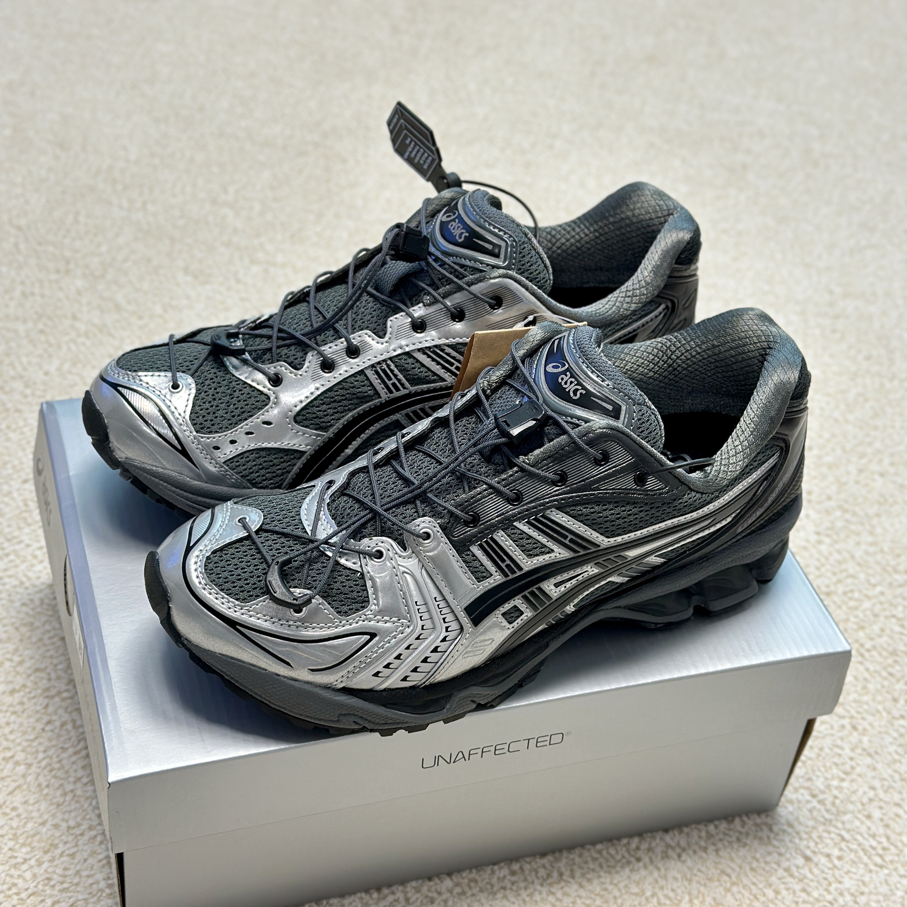 Asics x Unaffected Gel-Kayano 14 Silver Moon 착용 스타일