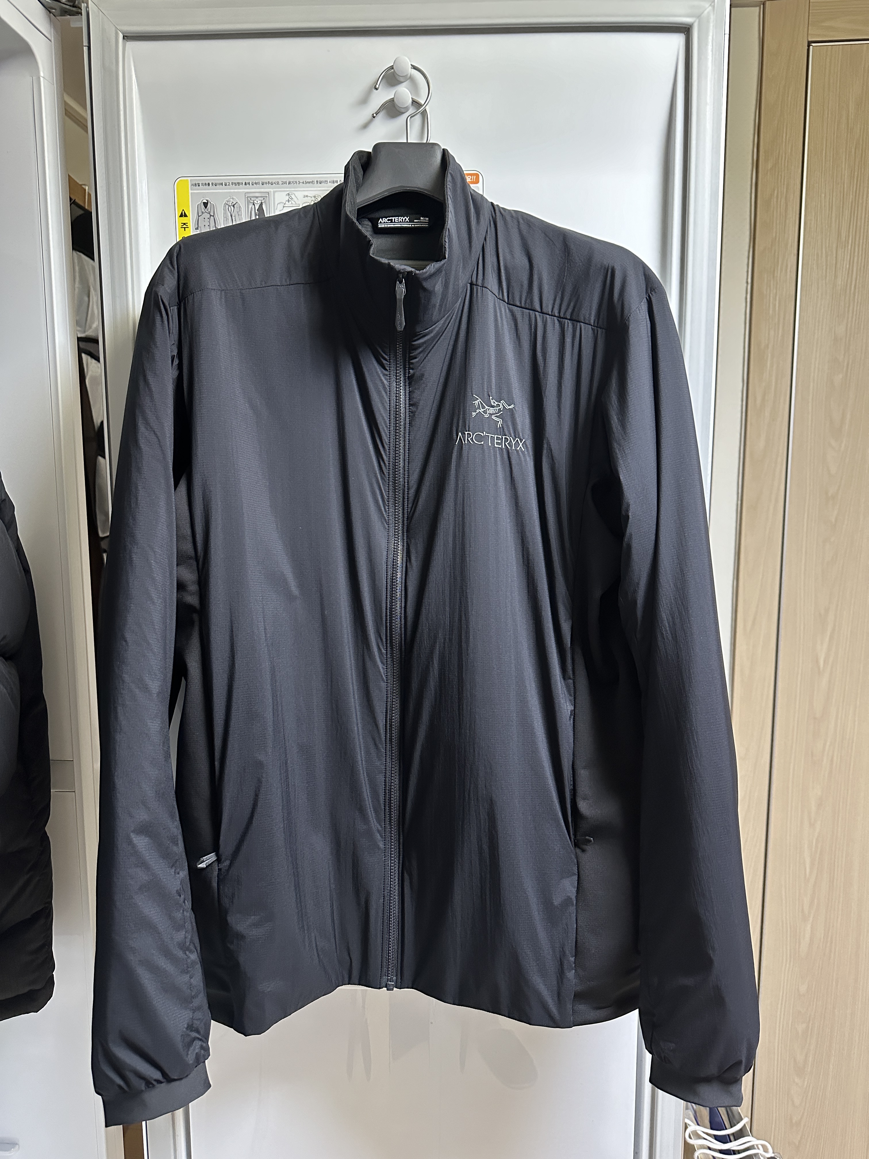 Arc'teryx Atom Jacket Black, Arc'teryx Atom LT Jacket Black 착용 스타일