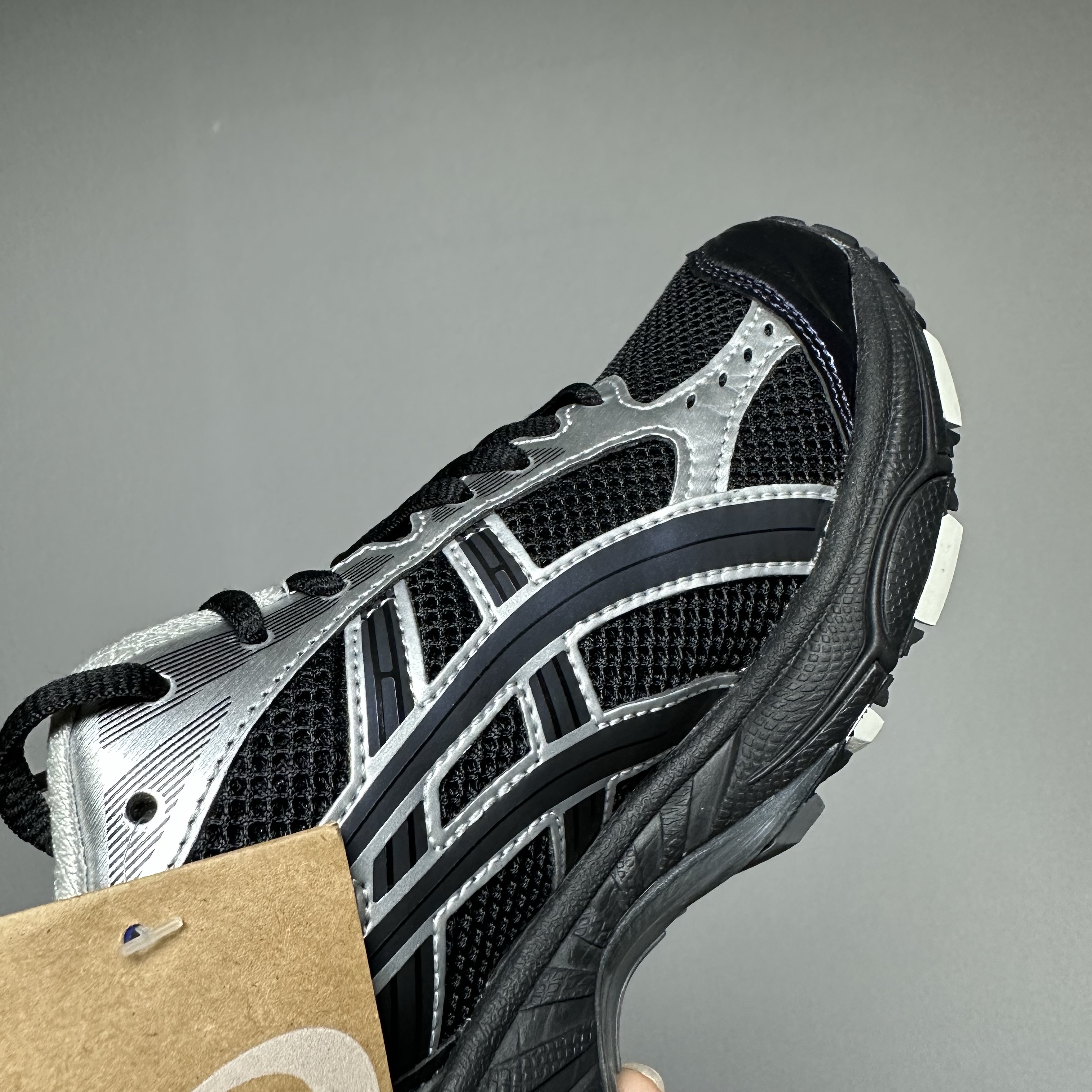 Asics x Atmos x Undermycar Gel-Kayano 14 Black Pure Silver 착용 스타일 - 3