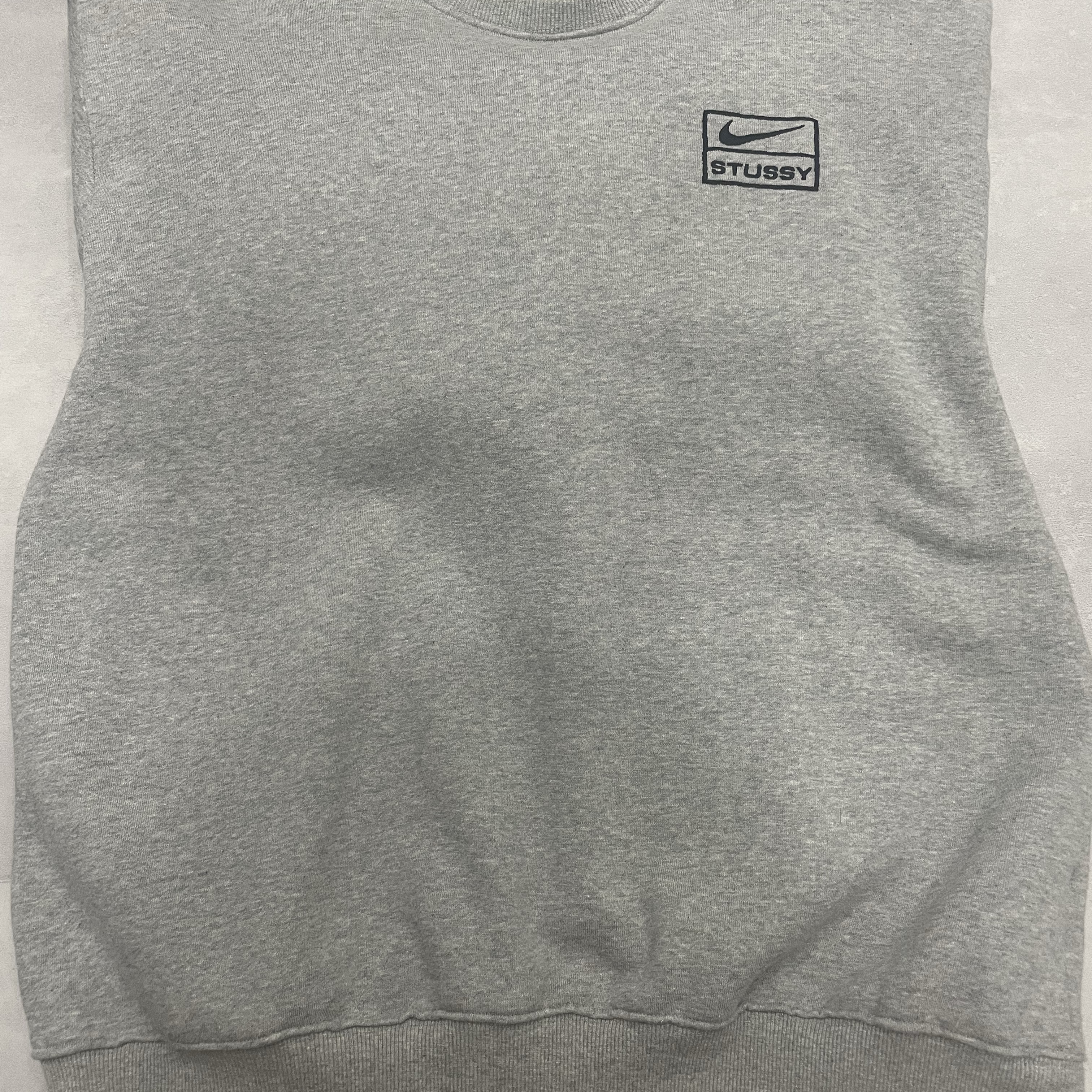 Nike x Stussy NRG Fleece Crewneck Dark Grey Heather (DO9337-063) 착용 스타일
