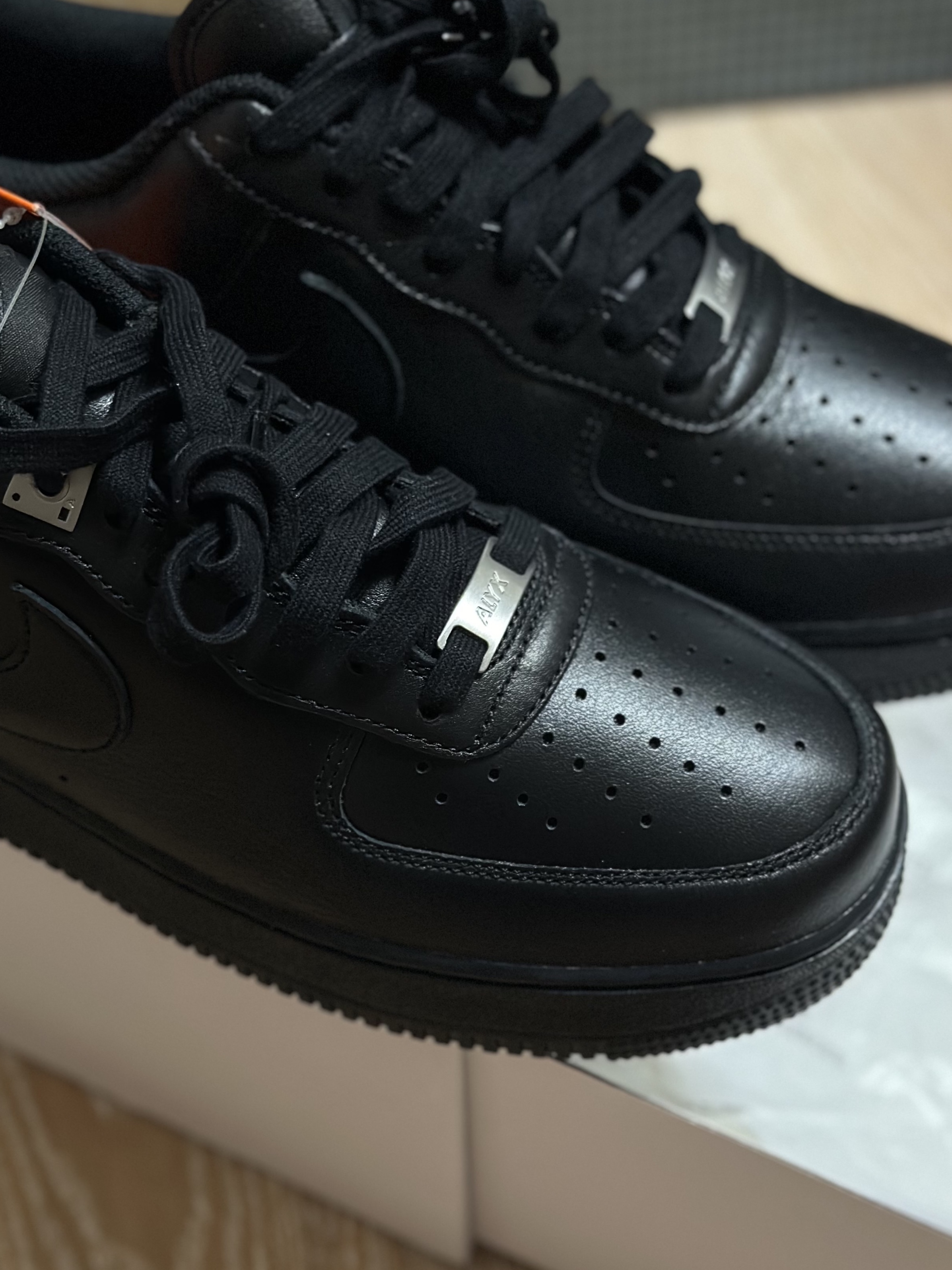 Nike x 1017 Alyx 9SM Air Force 1 Low SP Black 착용 스타일 - 2