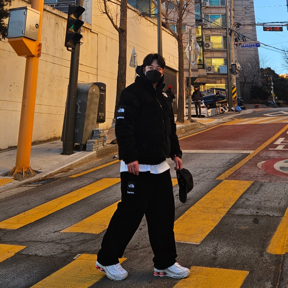 Supreme x The North Face Suede Nuptse Jacket Black - 23FW, Supreme x The North Face Suede Mountain Pant Black - 23FW 착용 스타일 - 1