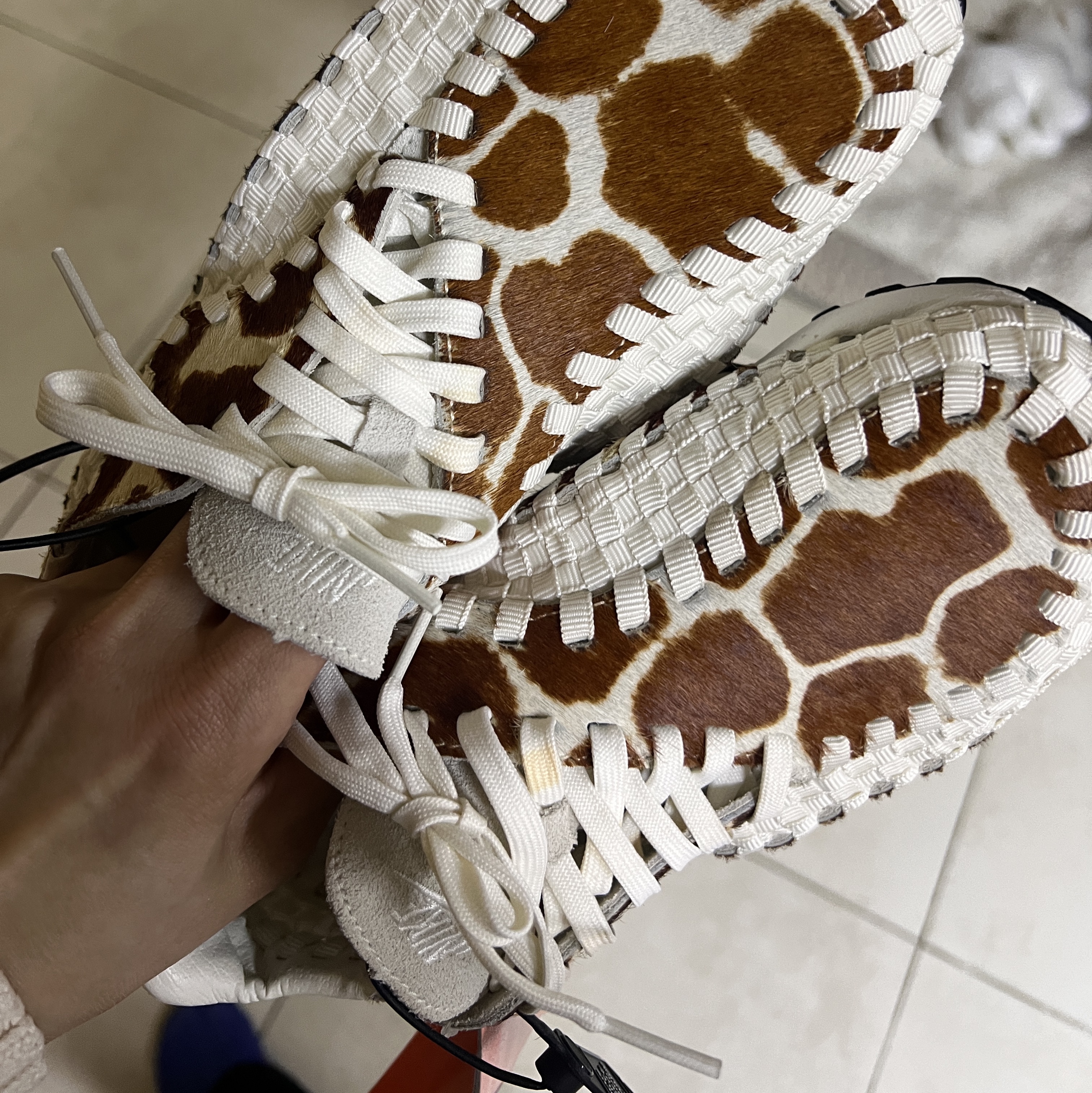 (W) Nike Air Footscape Woven Natural and Brown 착용 스타일 - 3