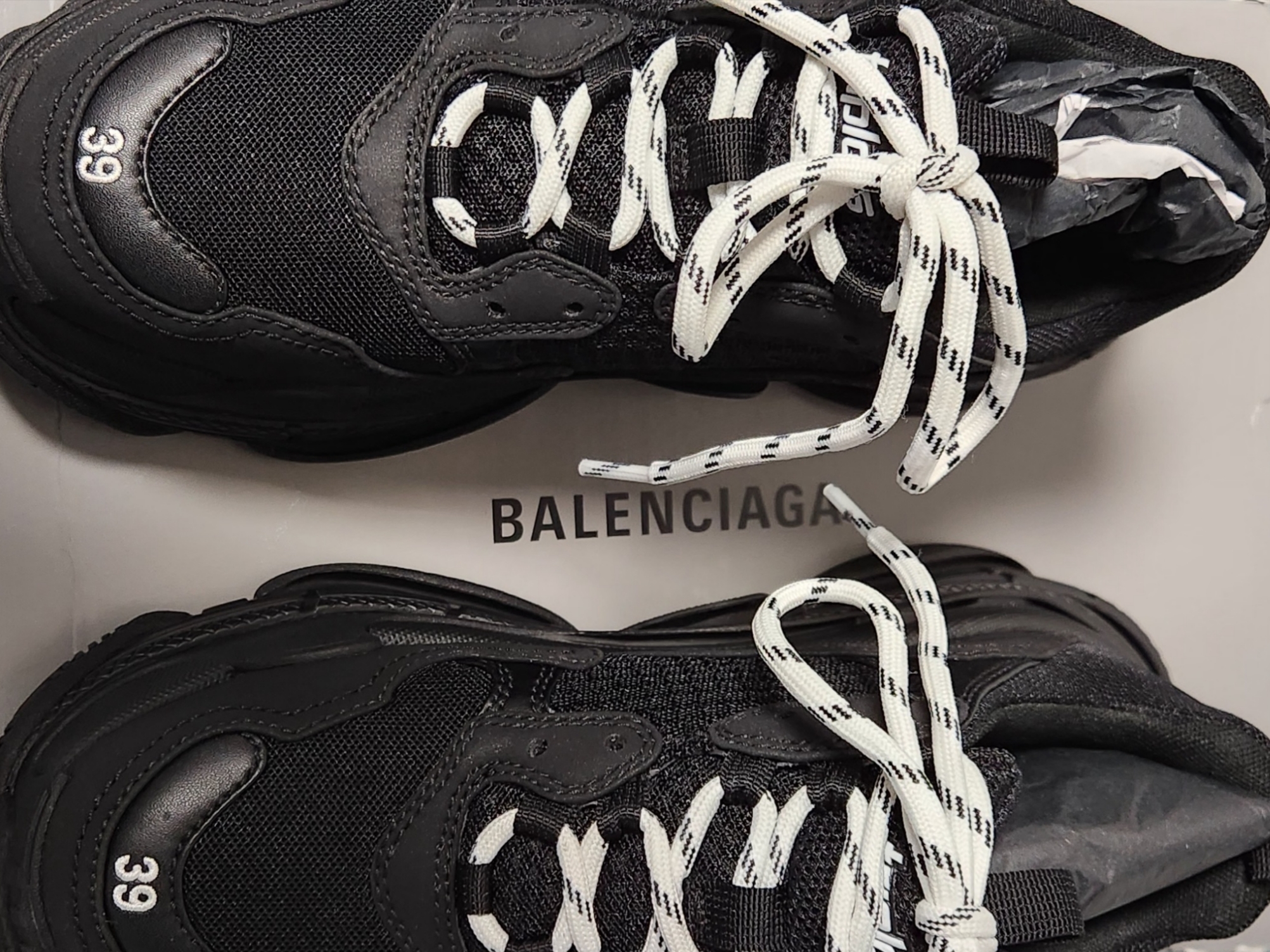 Balenciaga Triple S Black 착용 스타일