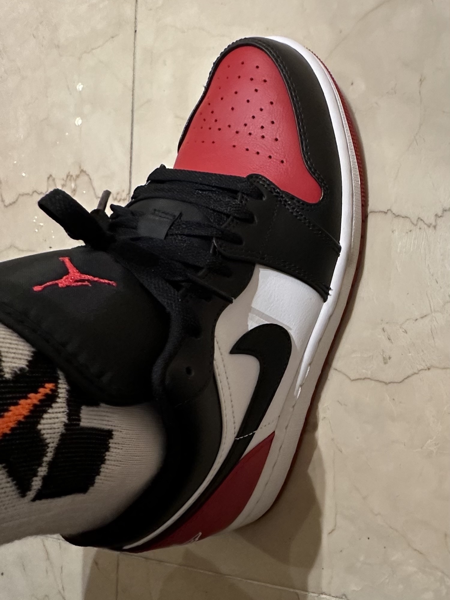 Jordan 1 Low White Varsity Red 착용 스타일
