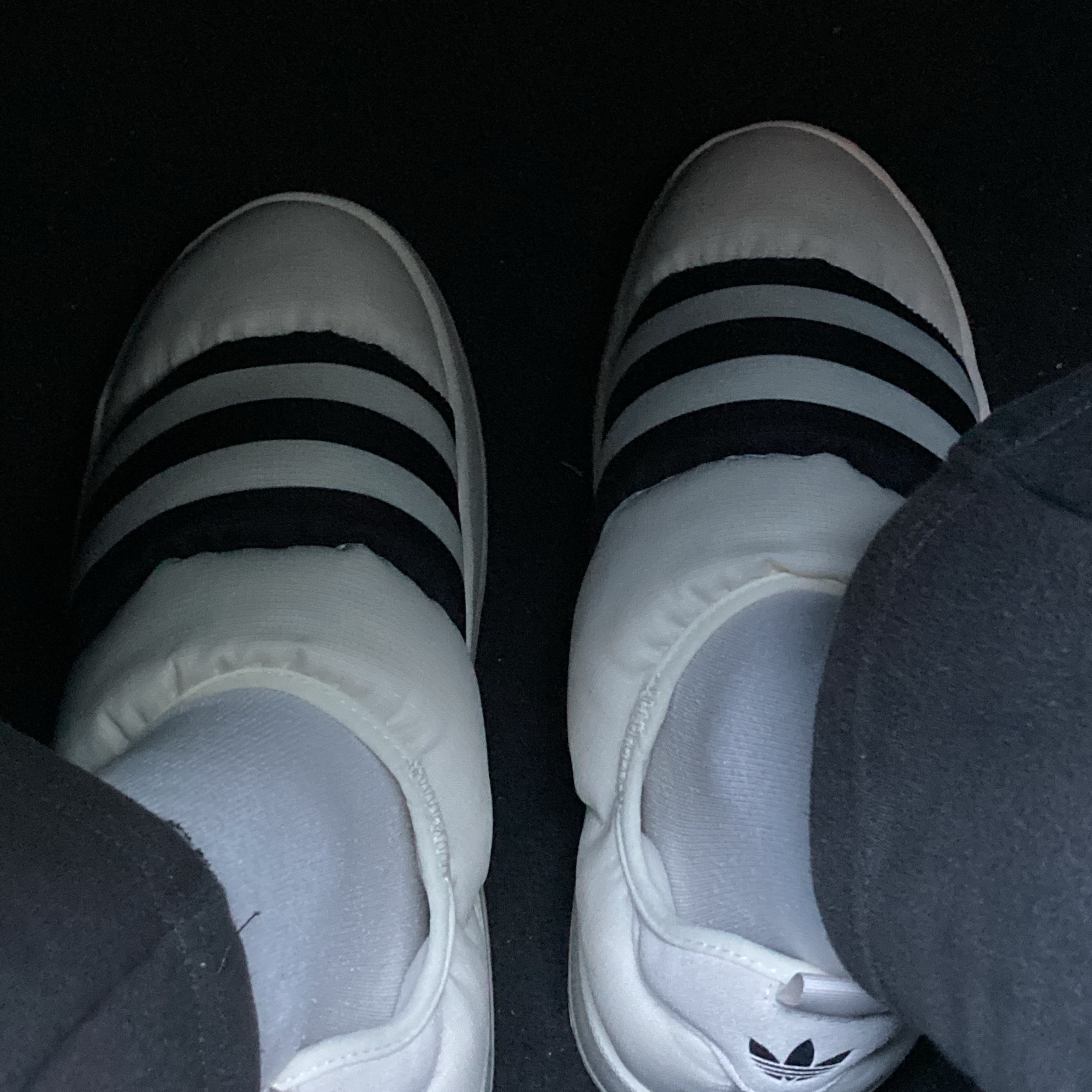 Adidas Puffylette Off White 착용 스타일