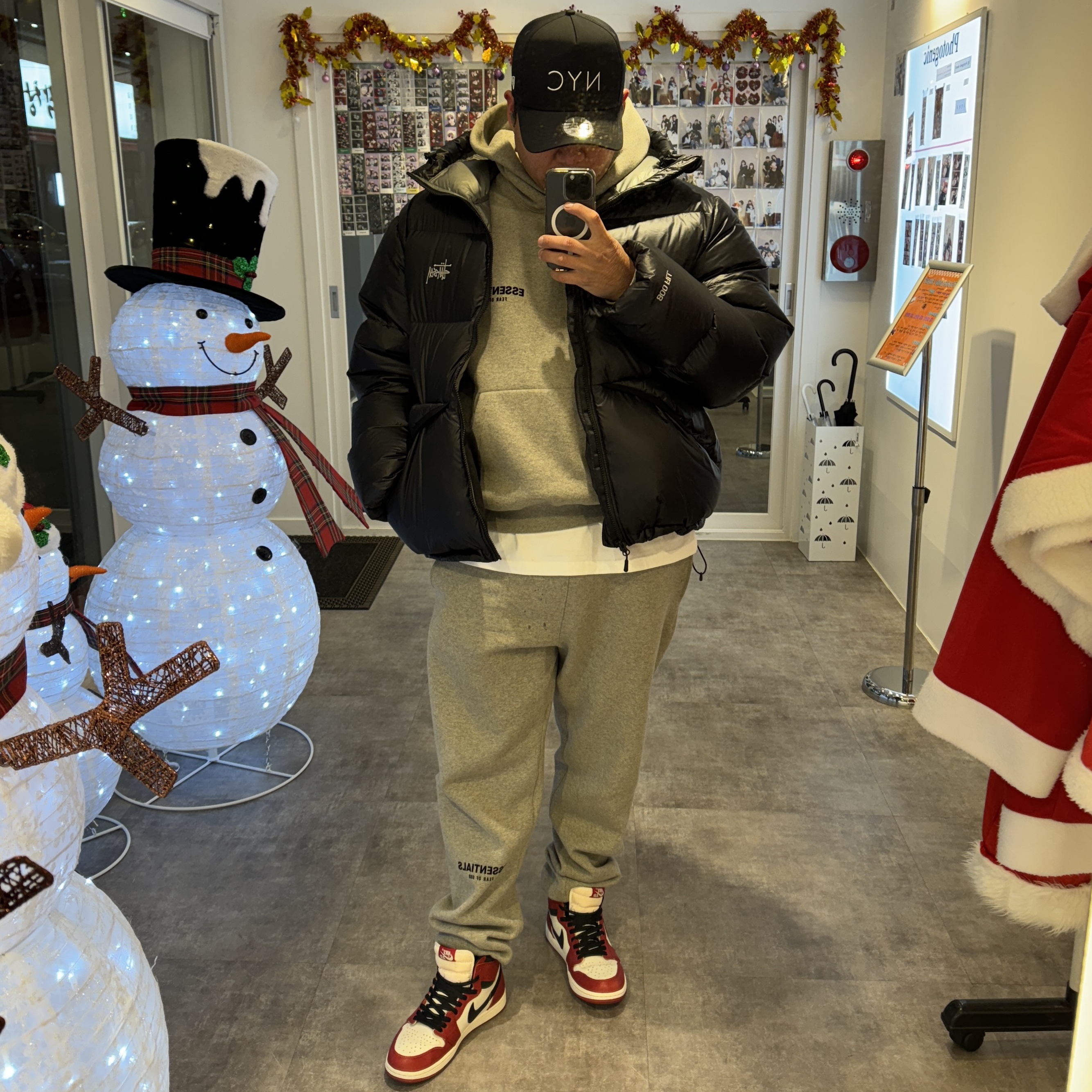 Stussy Down Parka Micro Ripstop Phantom Black, Essentials The Core Collection Hoodie Dark Oatmeal 착용 스타일
