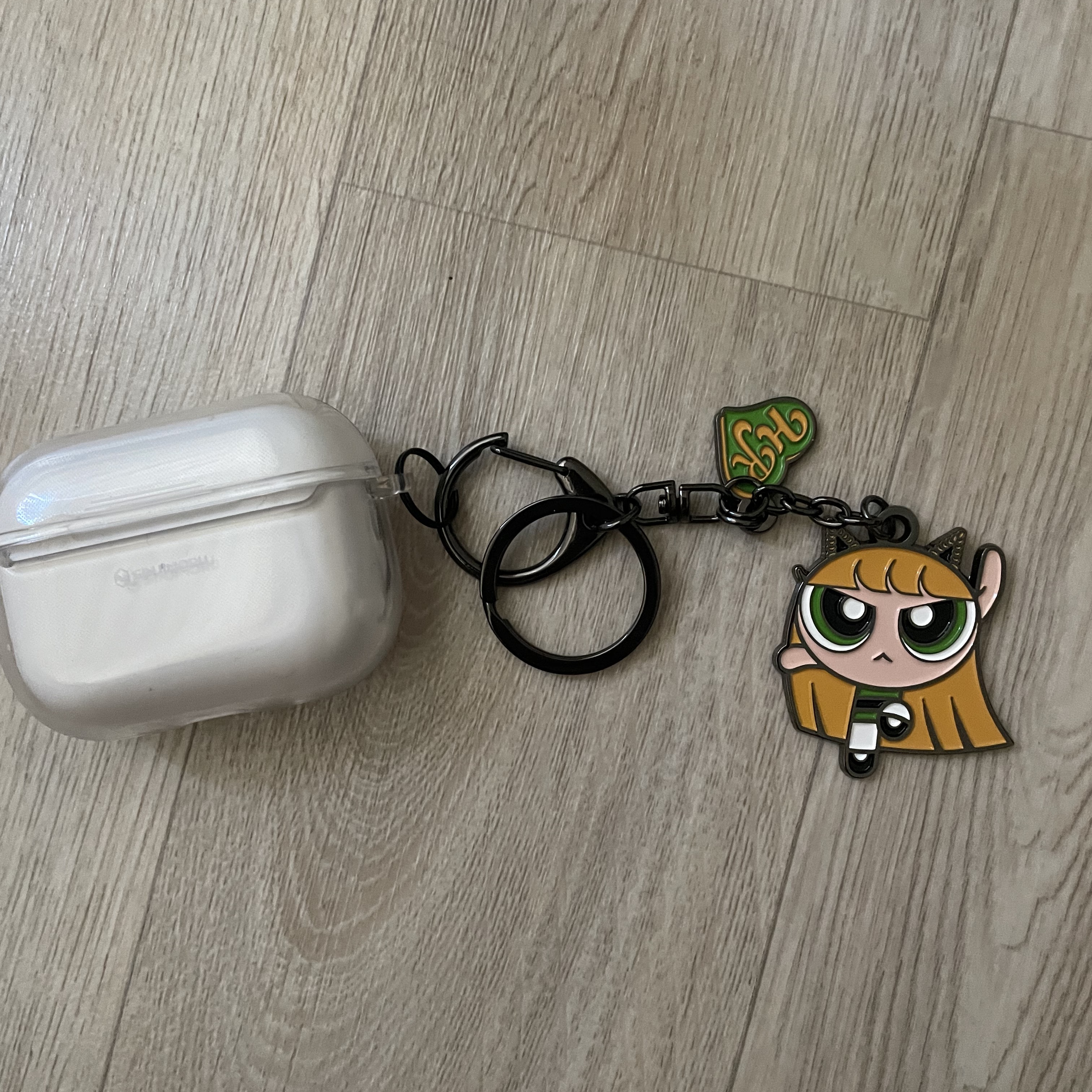 NewJeans x The Powerpuff Girls Metal Keyring Haerin, Apple Airpods Pro 2nd Gen with MagSafe Charging Case USB C (Korean Ver.) 착용 스타일