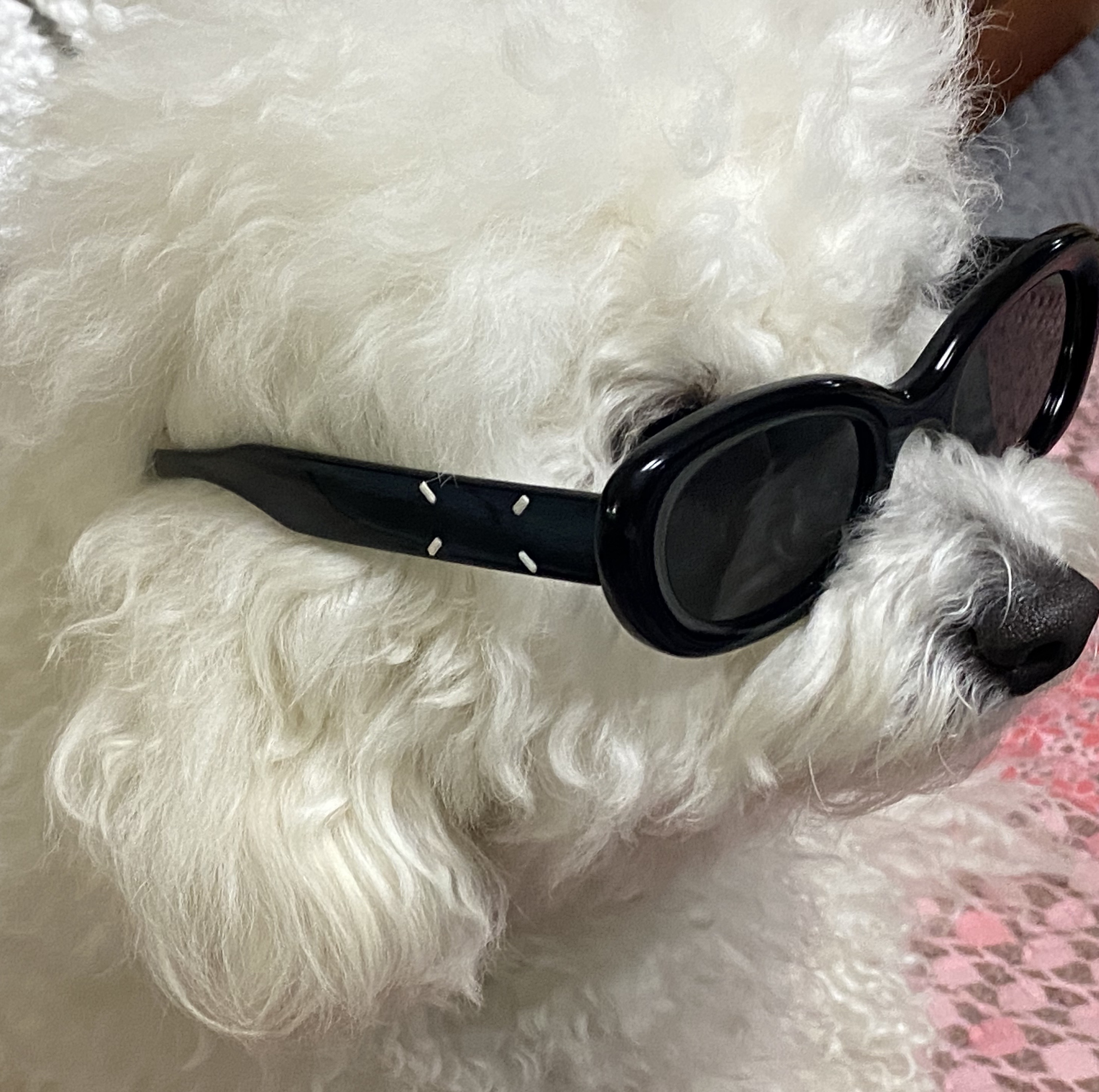 Gentle Monster x Maison Margiela MM004 Black Black 착용 스타일