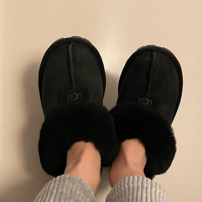 (W) UGG Coquette Slipper Black 착용 스타일
