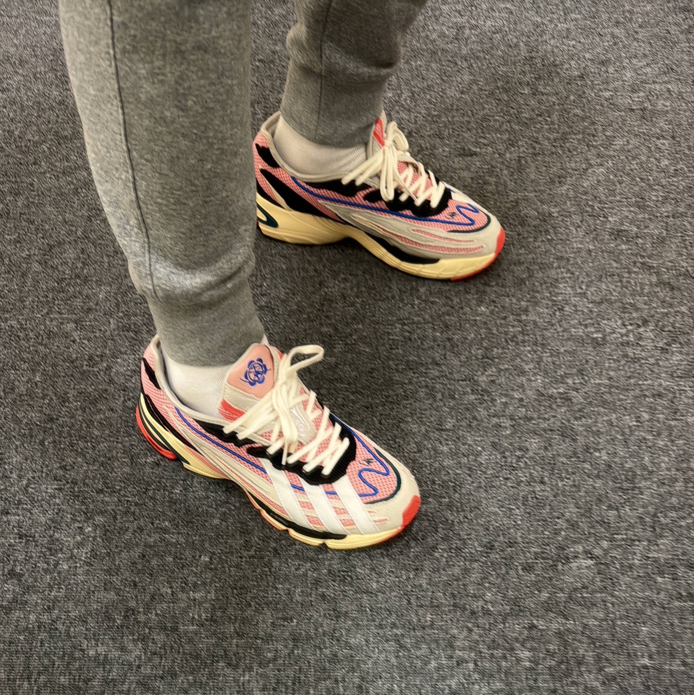 Adidas x Sean Wotherspoon Orketro White Easy Yellow, Nike NSW Club Fleece Jogger Dark Grey Heather - Asia 착용 스타일