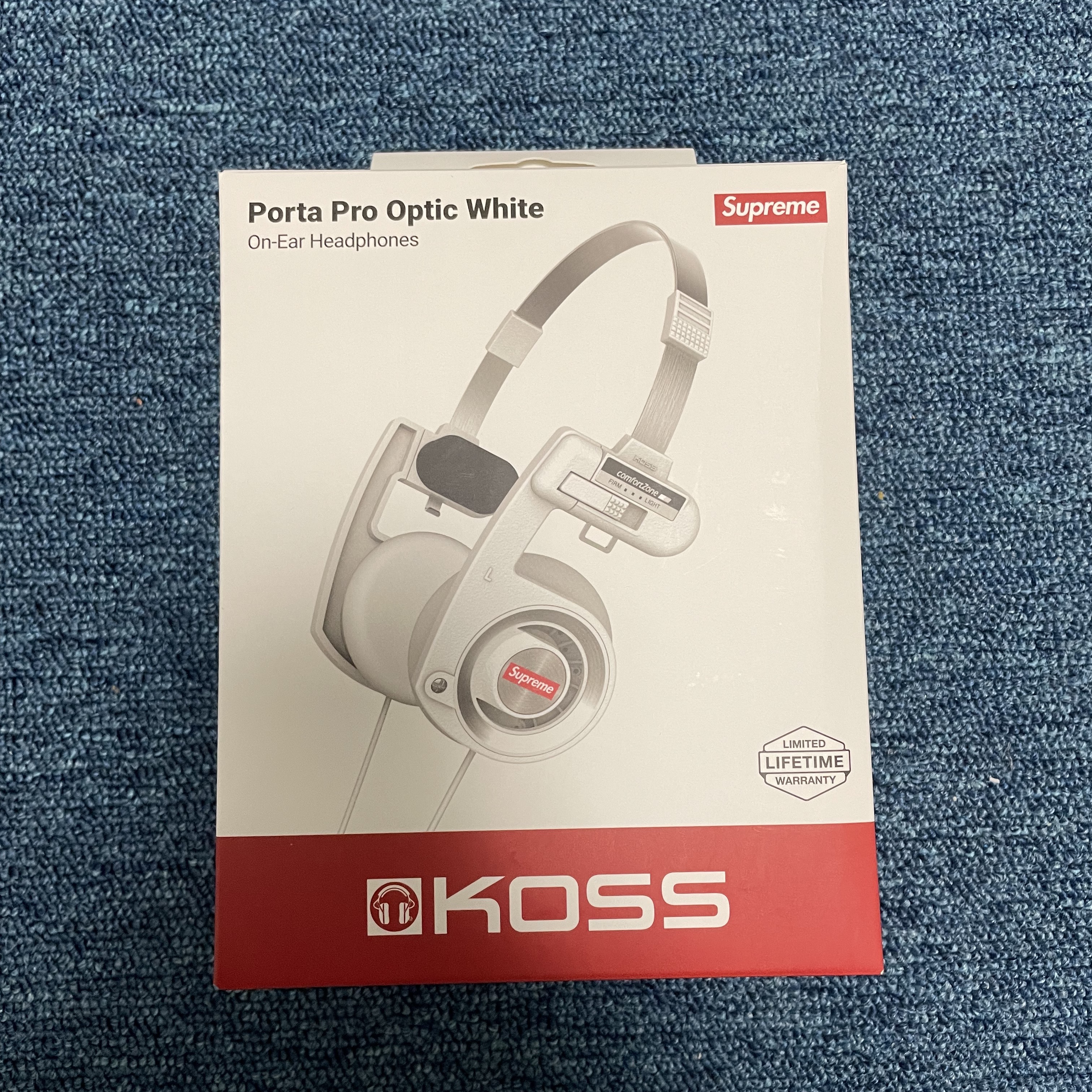 Supreme x Koss Portapro Headphones White - 23FW 착용 스타일