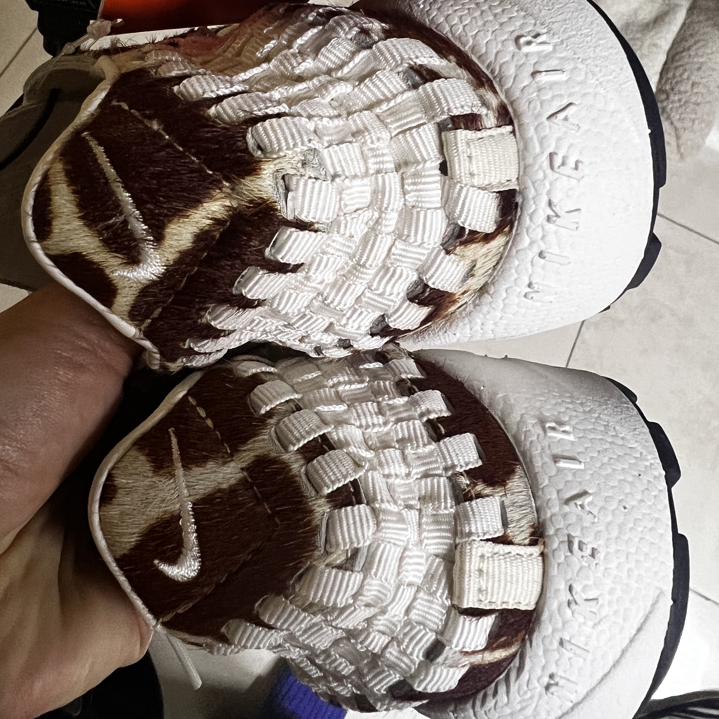 (W) Nike Air Footscape Woven Natural and Brown 착용 스타일 - 4