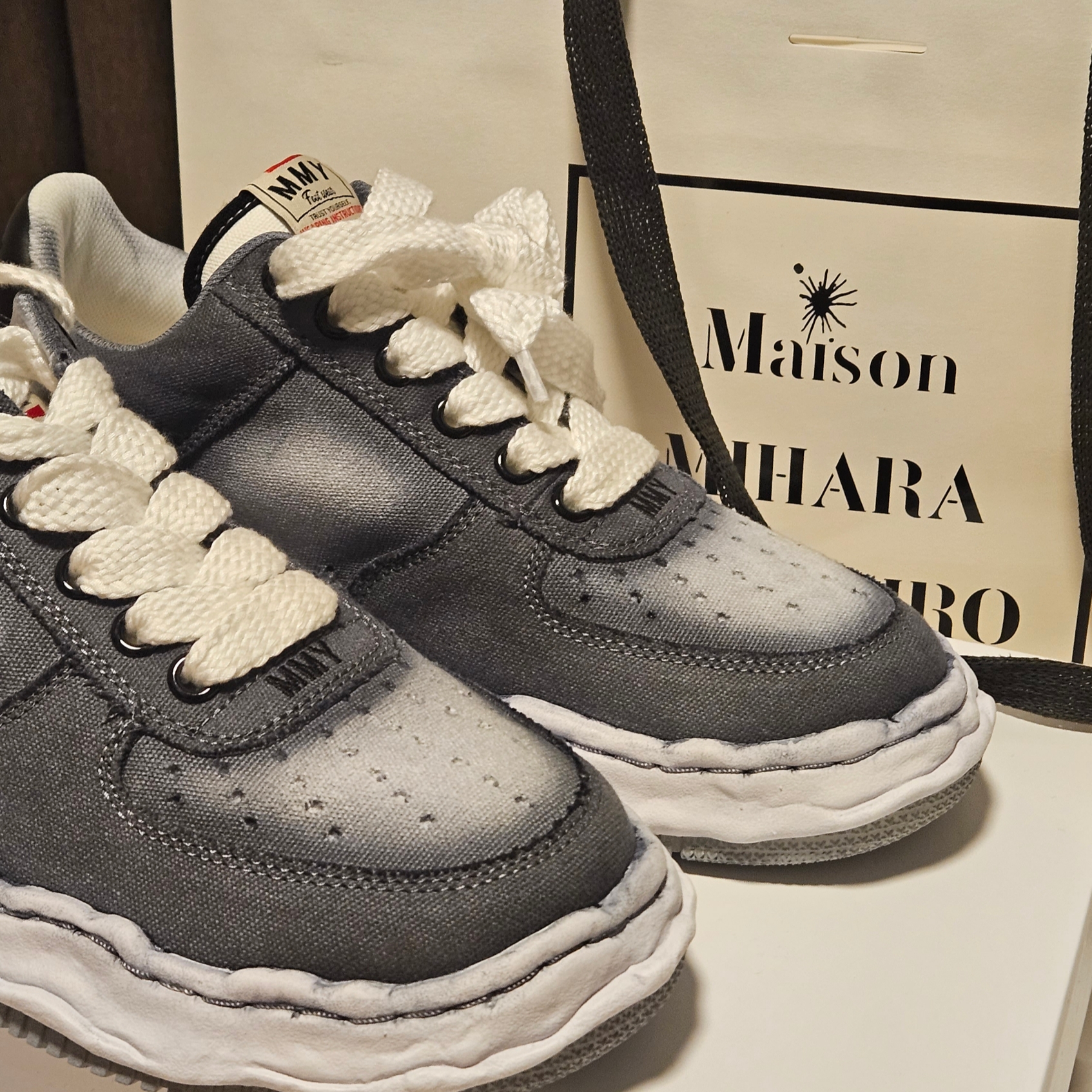 Maison Mihara Yasuhiro Wayne OG Sole Effect Canvas Low-top Sneakers Black 착용 스타일 - 1