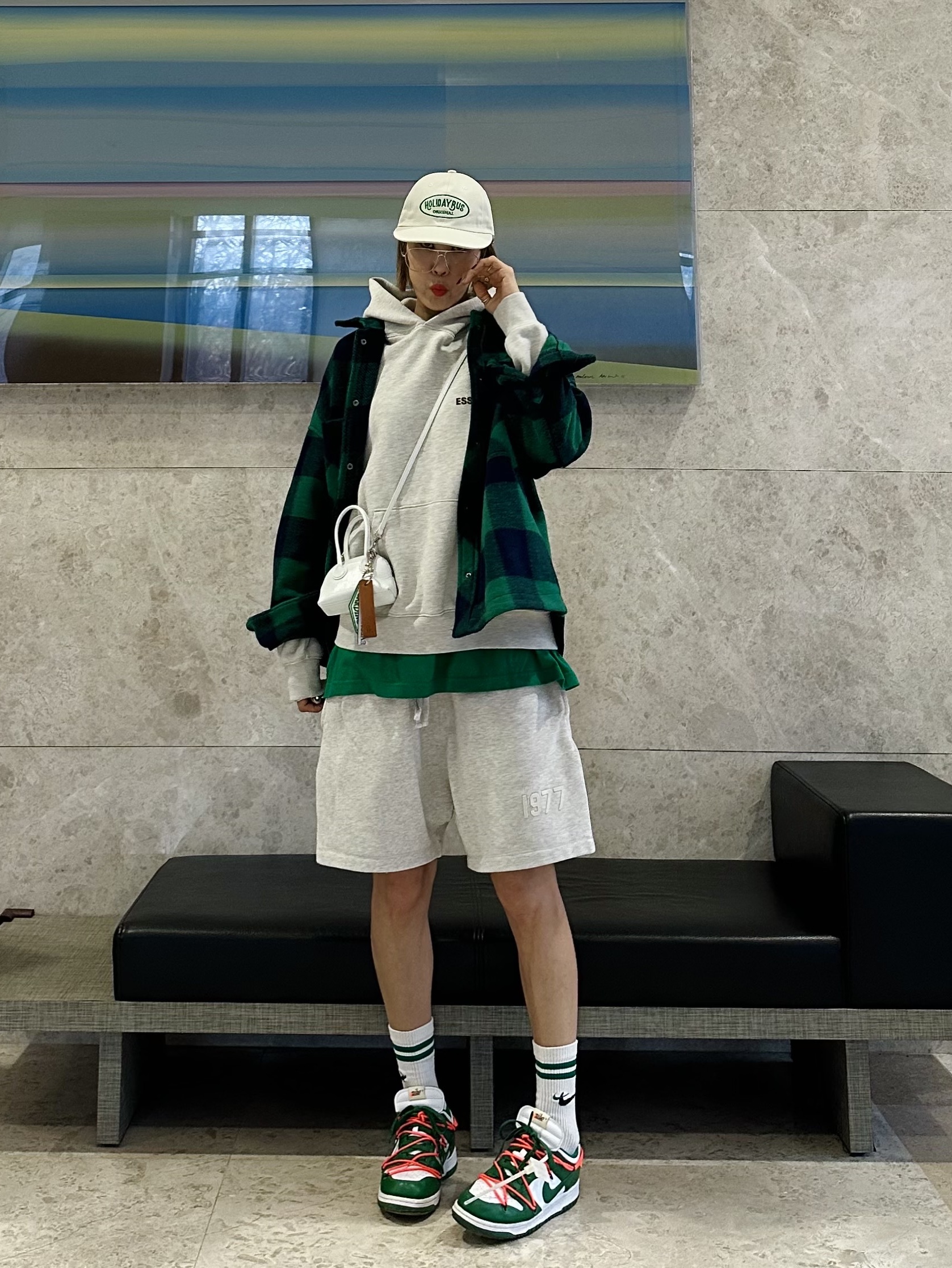 Nike x Off-White Dunk Low Pine Green, Essentials The Core Collection Hoodie Light Oatmeal 착용 스타일 - 2