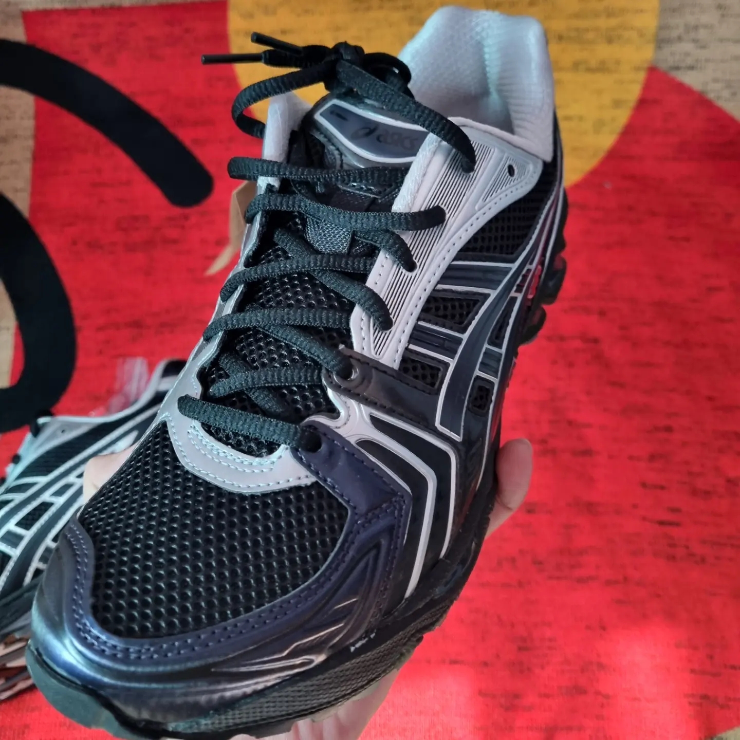 Asics x Atmos x Undermycar Gel-Kayano 14 Black Pure Silver 착용 스타일 - 3