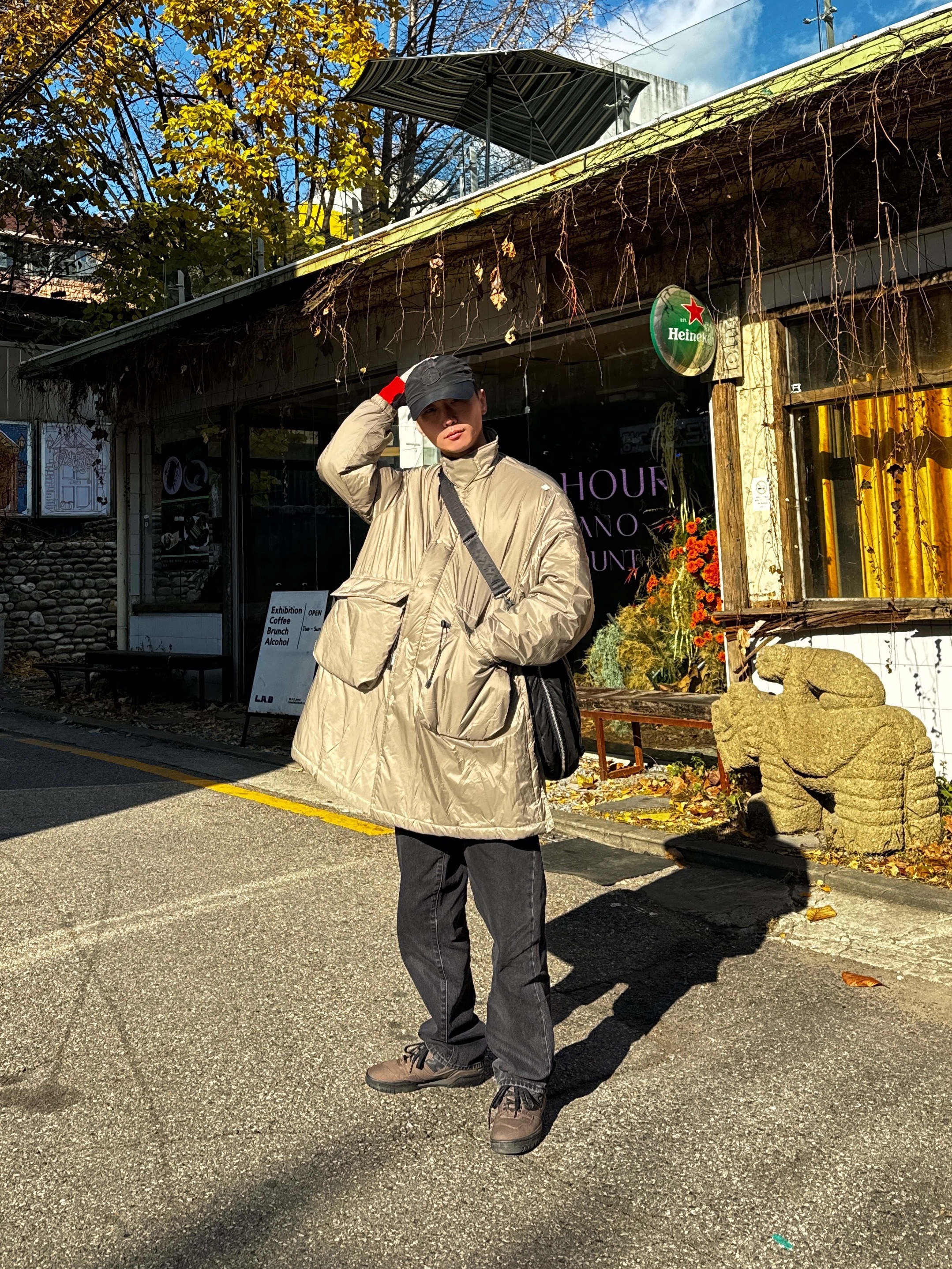 Fetch Primaloft Balmacaan Coat Khaki, Porter Tanker 2Way Tote Bag Black 착용 스타일 - 2