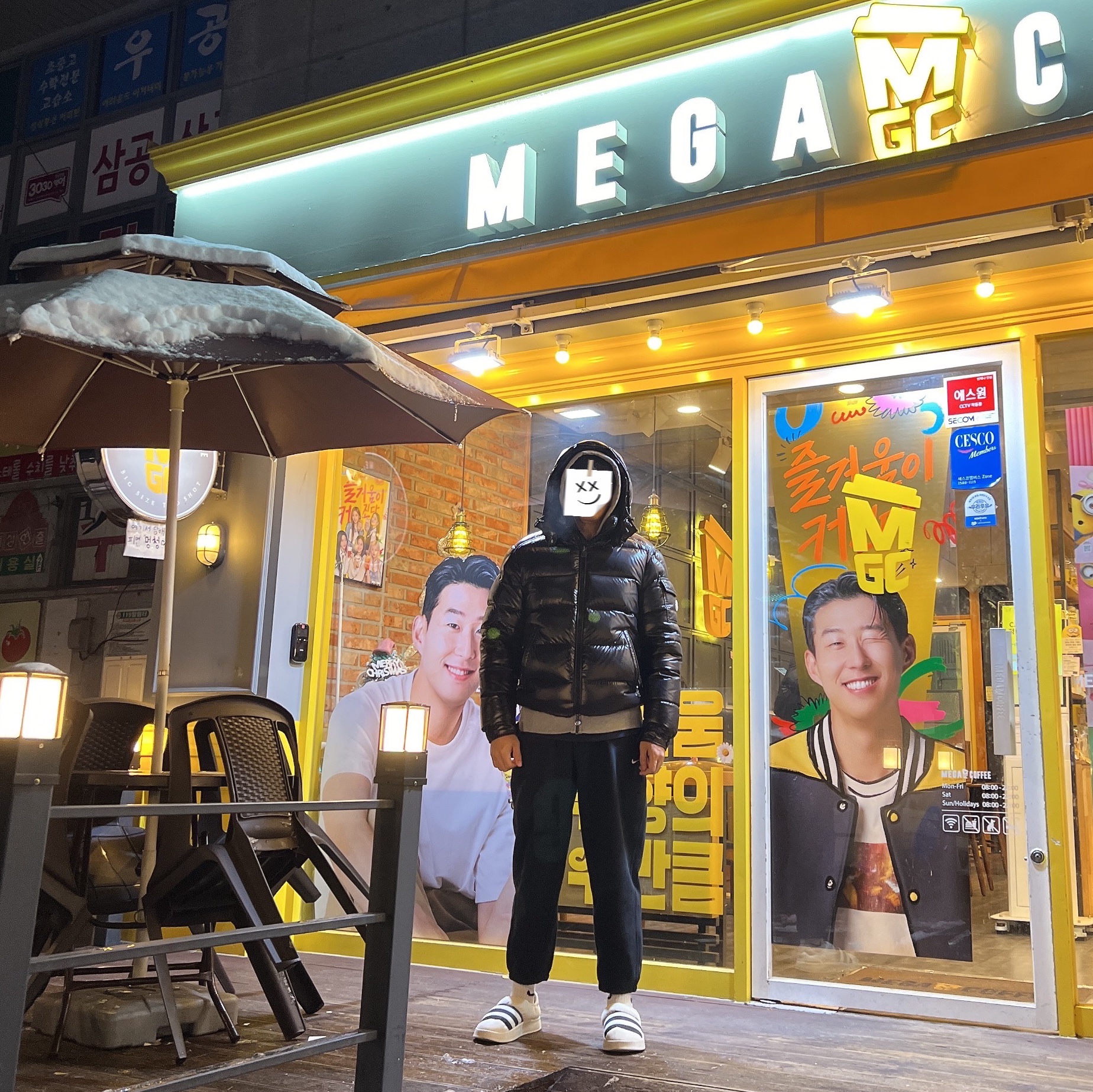 Moncler Maya Short Down Jacket Black - 23FW, Moncler Maya Short Down Jacket Black - 22FW 착용 스타일 - 1