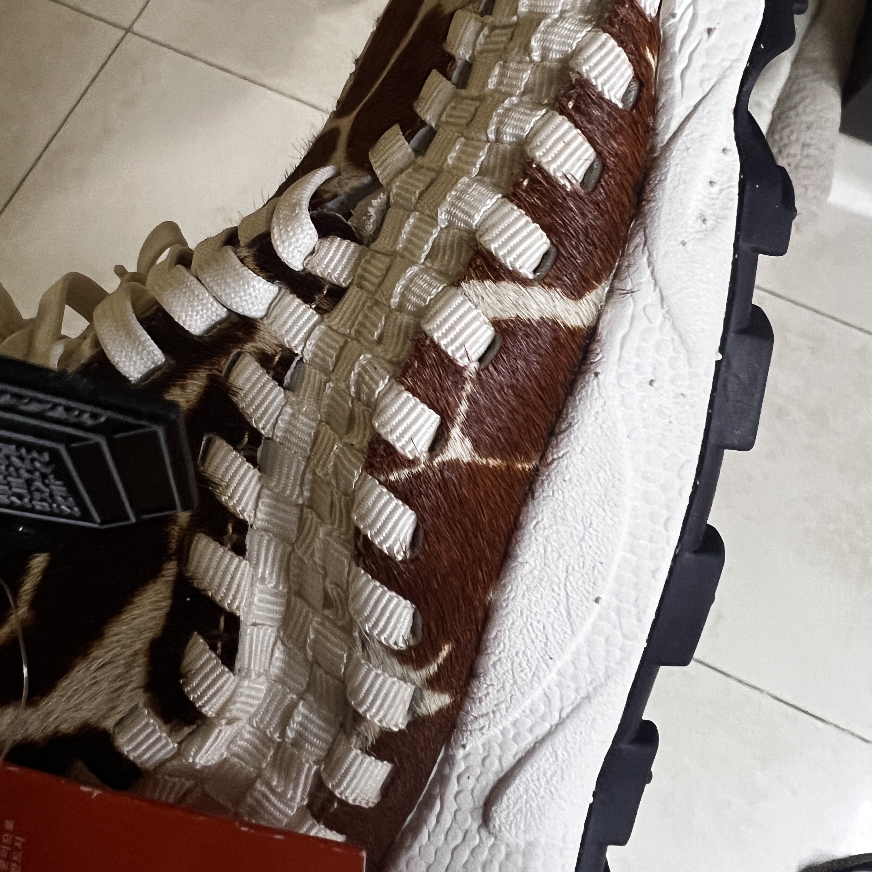 (W) Nike Air Footscape Woven Natural and Brown 착용 스타일 - 5