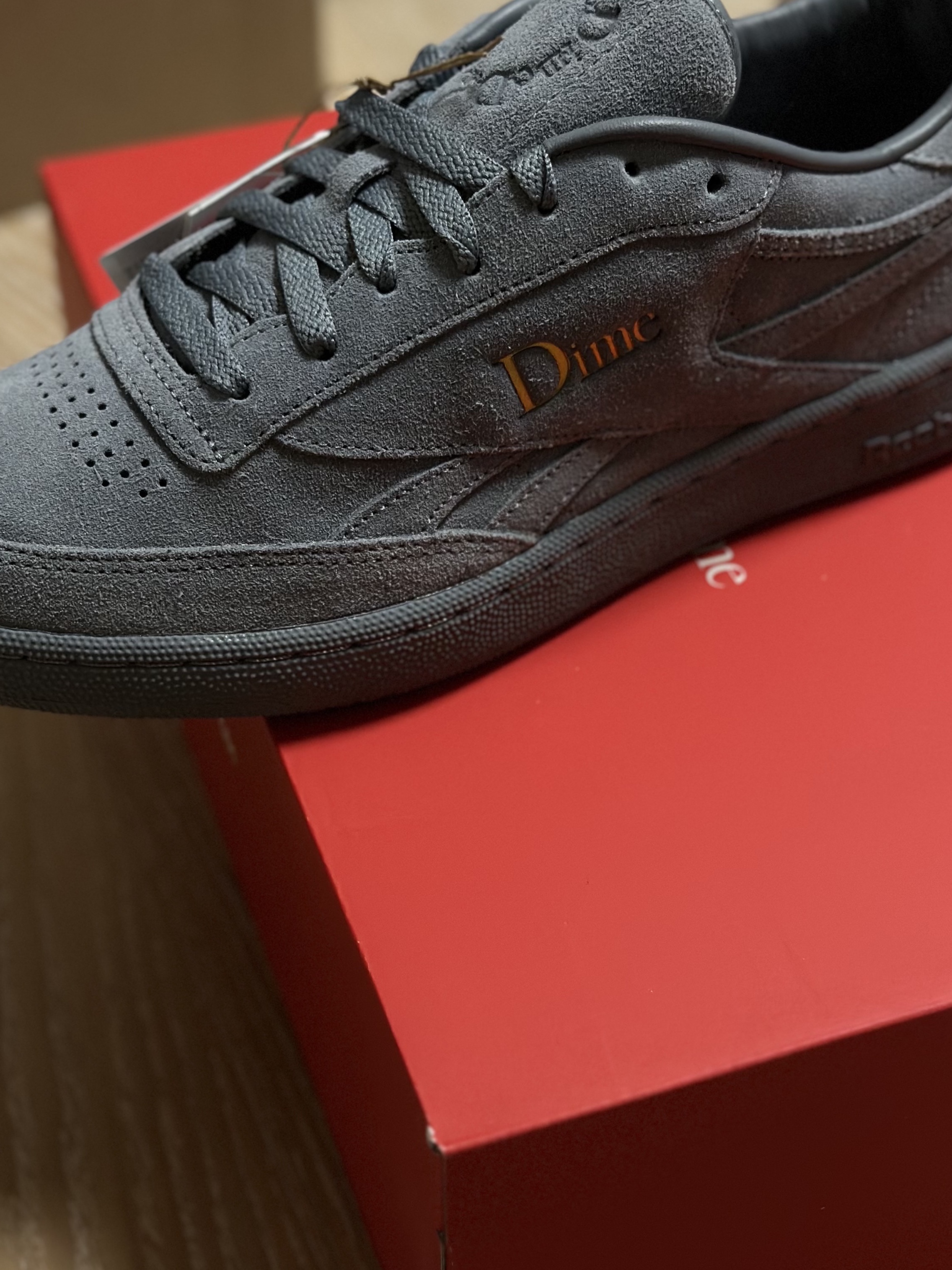 Reebok x Dime Club C Revenge Asteroid Dust 착용 스타일 - 3