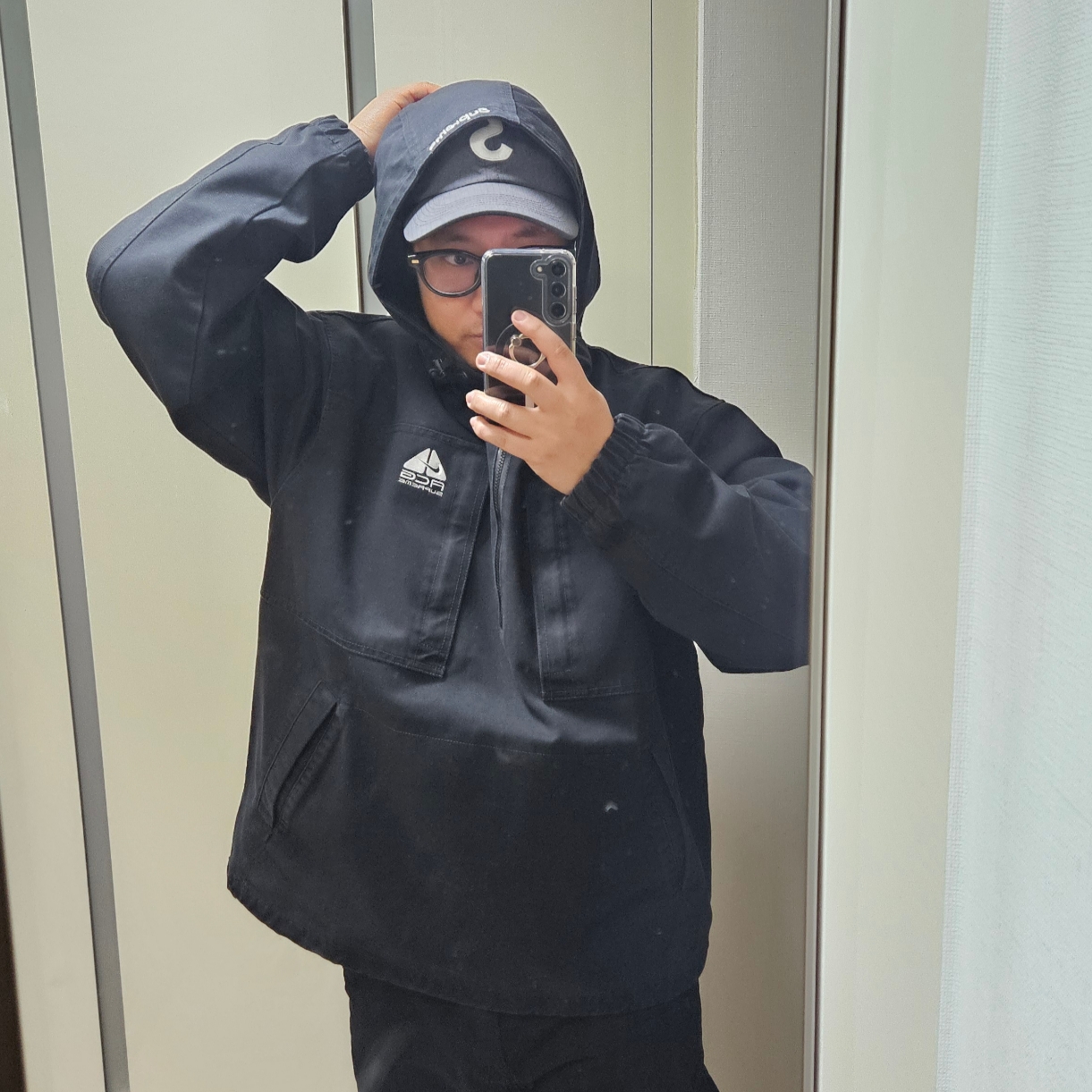 Supreme x Nike ACG Denim Pullover Black - 22FW, Supreme Cordura Ripstop S Logo 6-Panel Black - 23SS 착용 스타일 - 1