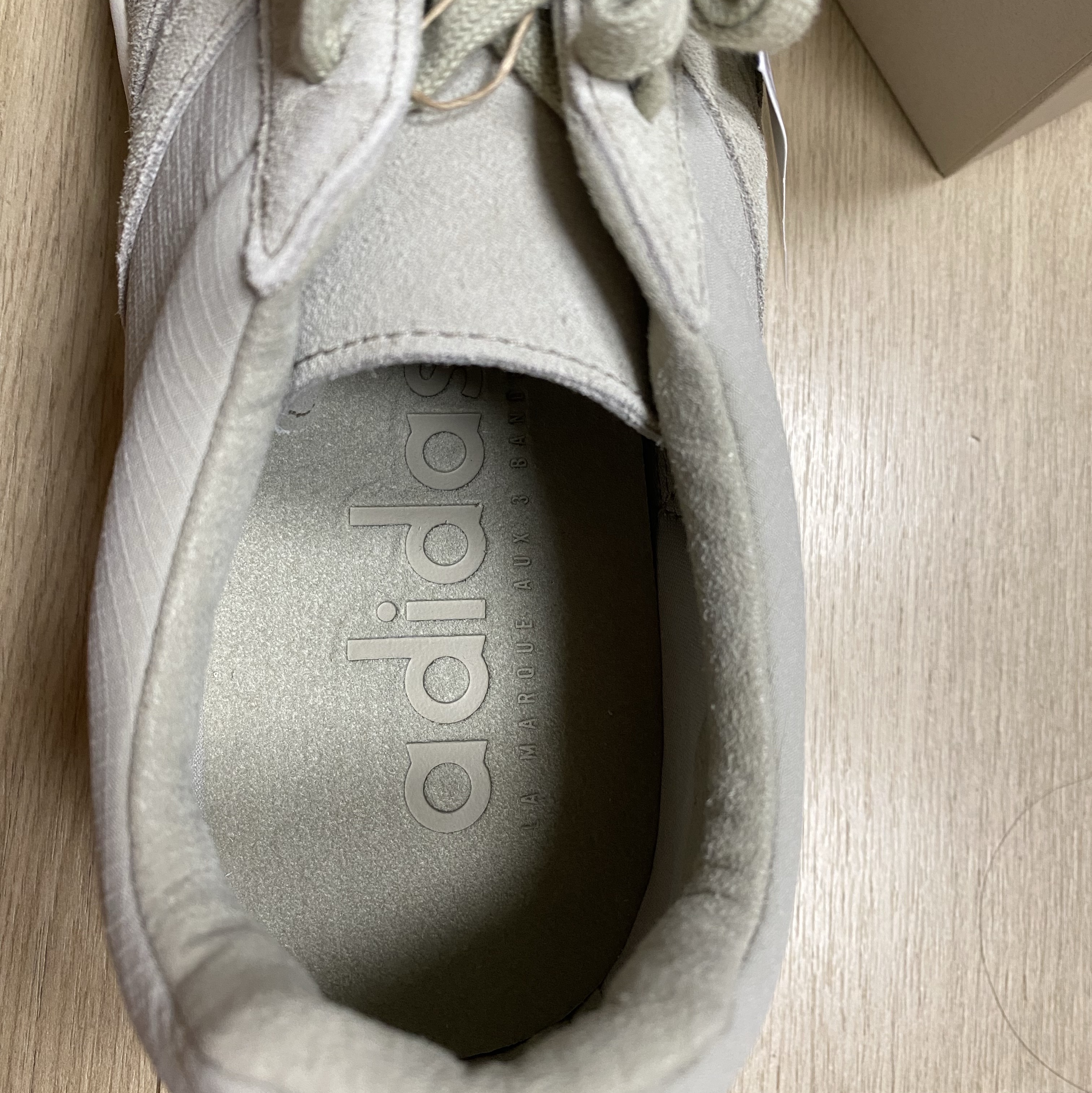 Adidas x Fear of God Athletics Los Angeles Runner Sesame Cloud White 착용 스타일 - 4