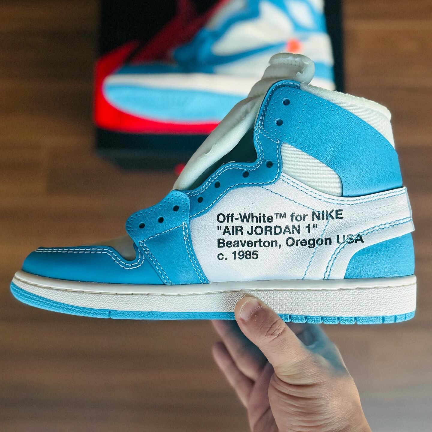 Jordan 1 x Off-White Retro High University Blue 착용 스타일 - 2